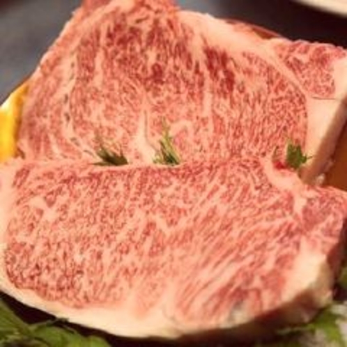 ◆契約牧場産最高級黒毛和種『幡豆和牛』〜ジューシーな肉厚が特徴〜