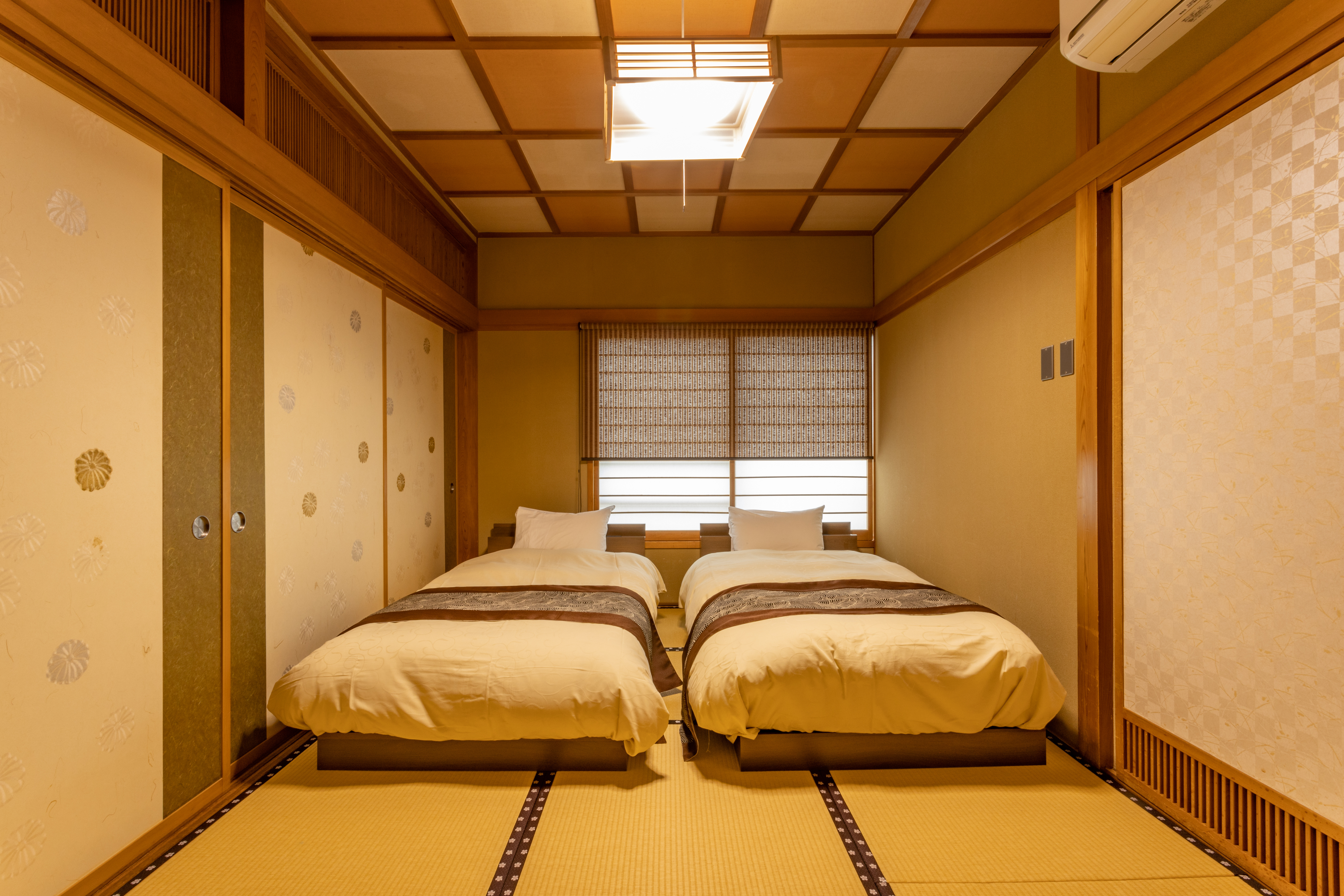 シングルベット2台設置しております