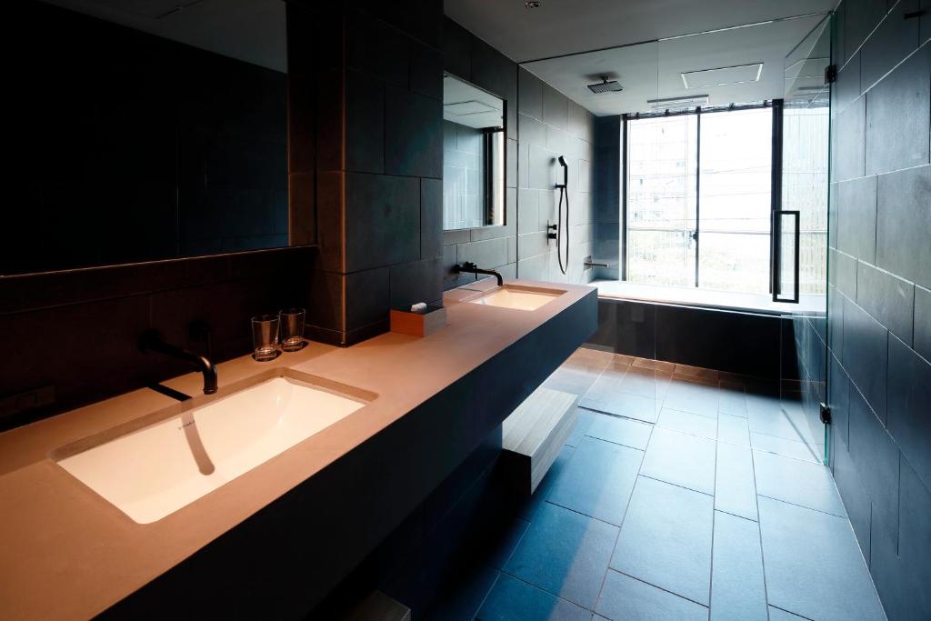 ダブルルーム木屋町ビュー　バスルーム