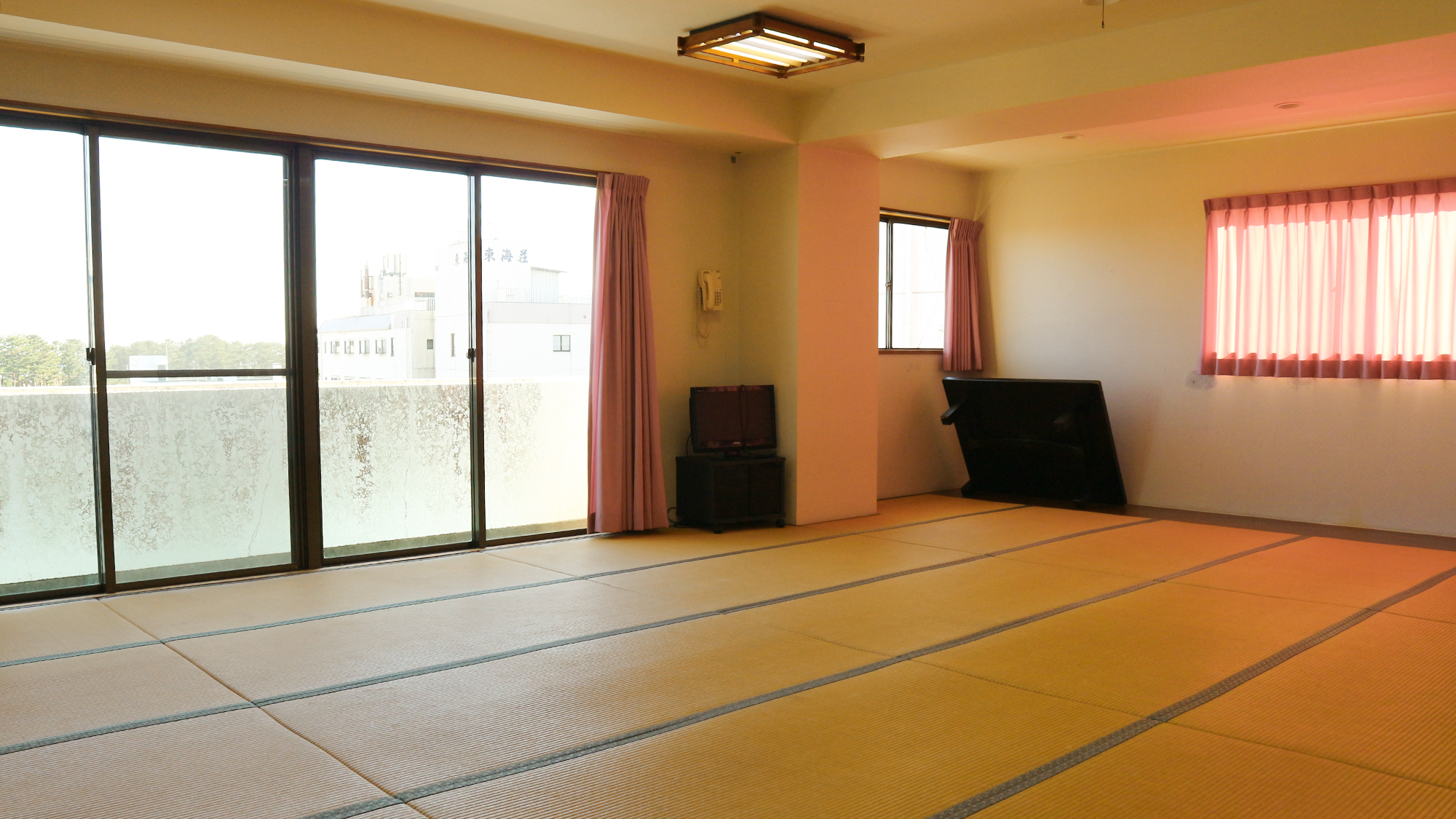 *【和室/本館5階】22畳以上ある最も広い和室です。5名以上から受入れしているので、合宿にピッタリ♪