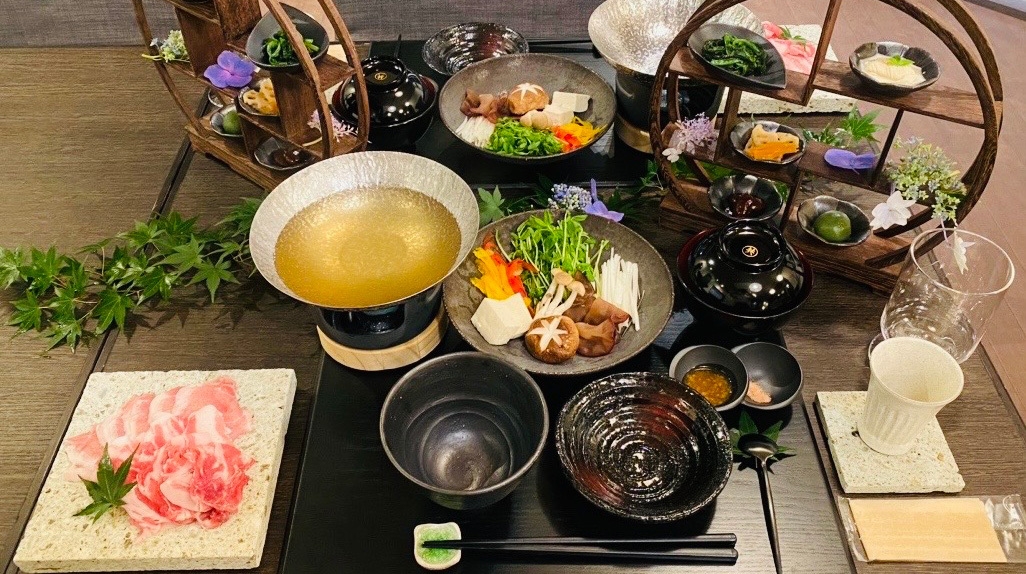 【心身癒される大自然SPAリトリート（2食付：お肉料理）】オイルマッサージ等★源泉掛け流し・美人の湯