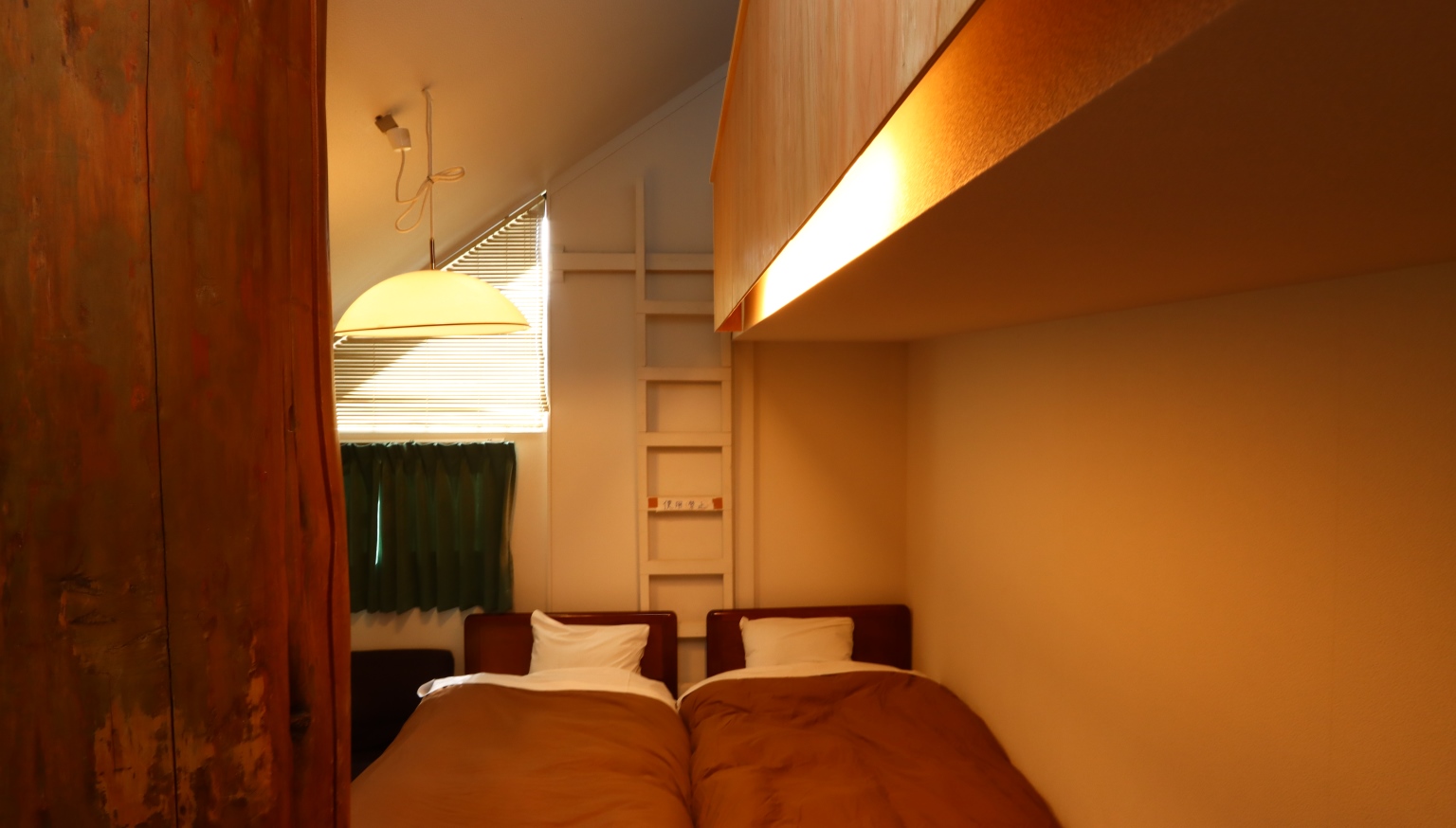 【トリプル】ベッド3つ+ロフト