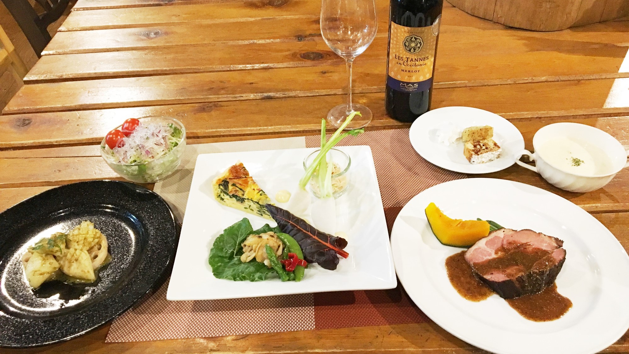 【夕食】フルコースディナーです