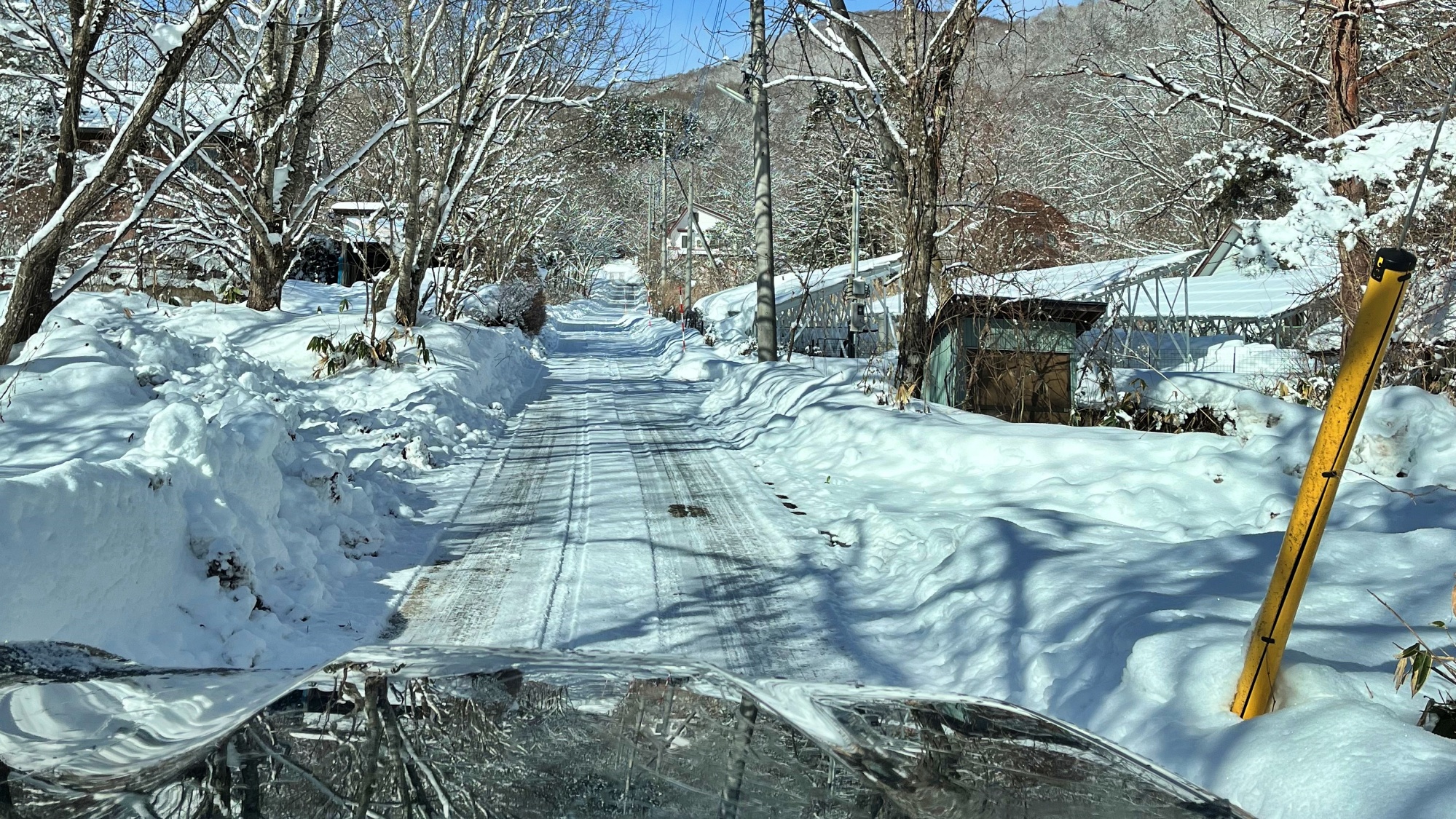 タイヤが雪をかんだら加速してお越しください