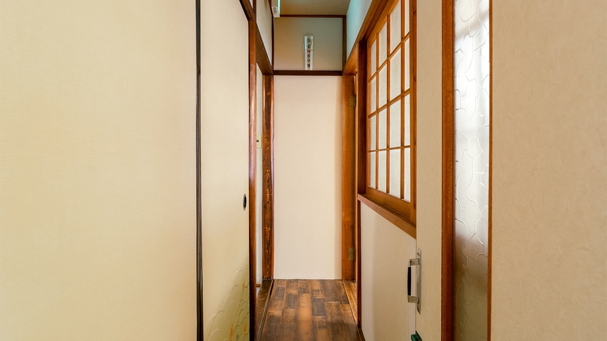 ・廊下　昔ながらの日本家屋の雰囲気をご堪能ください