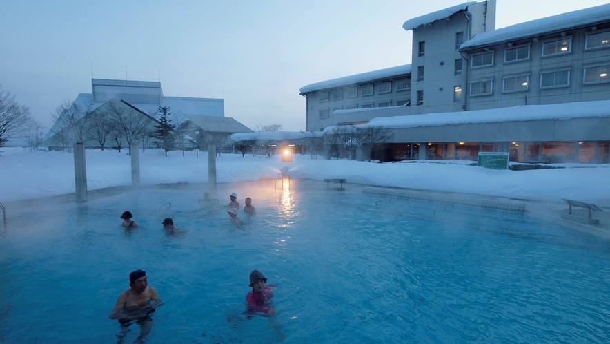 温泉だから冬でも楽しめちゃう温泉SPAが無料！（水着はご持参ください）