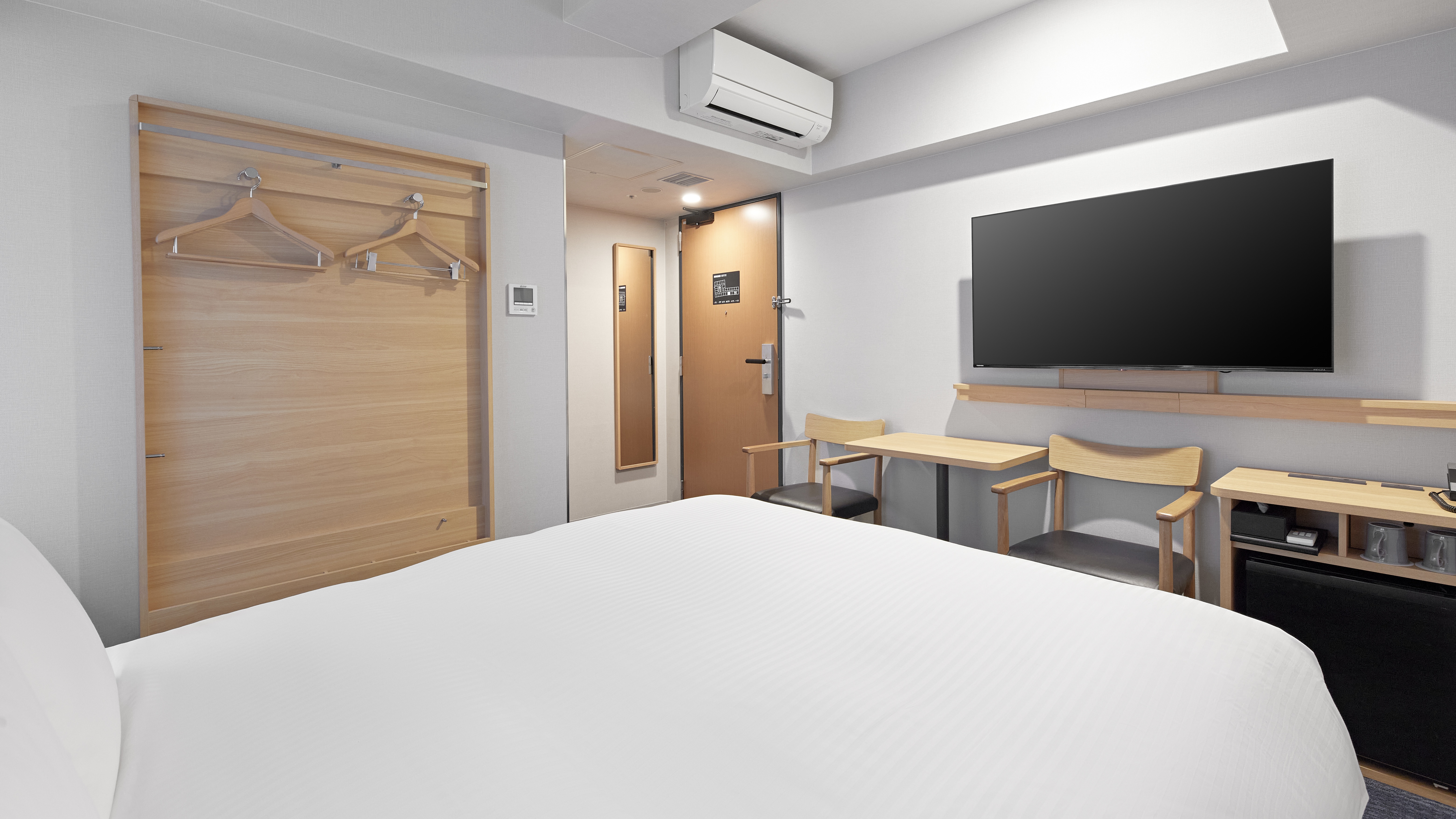 コンフォートダブル　テーブル付き