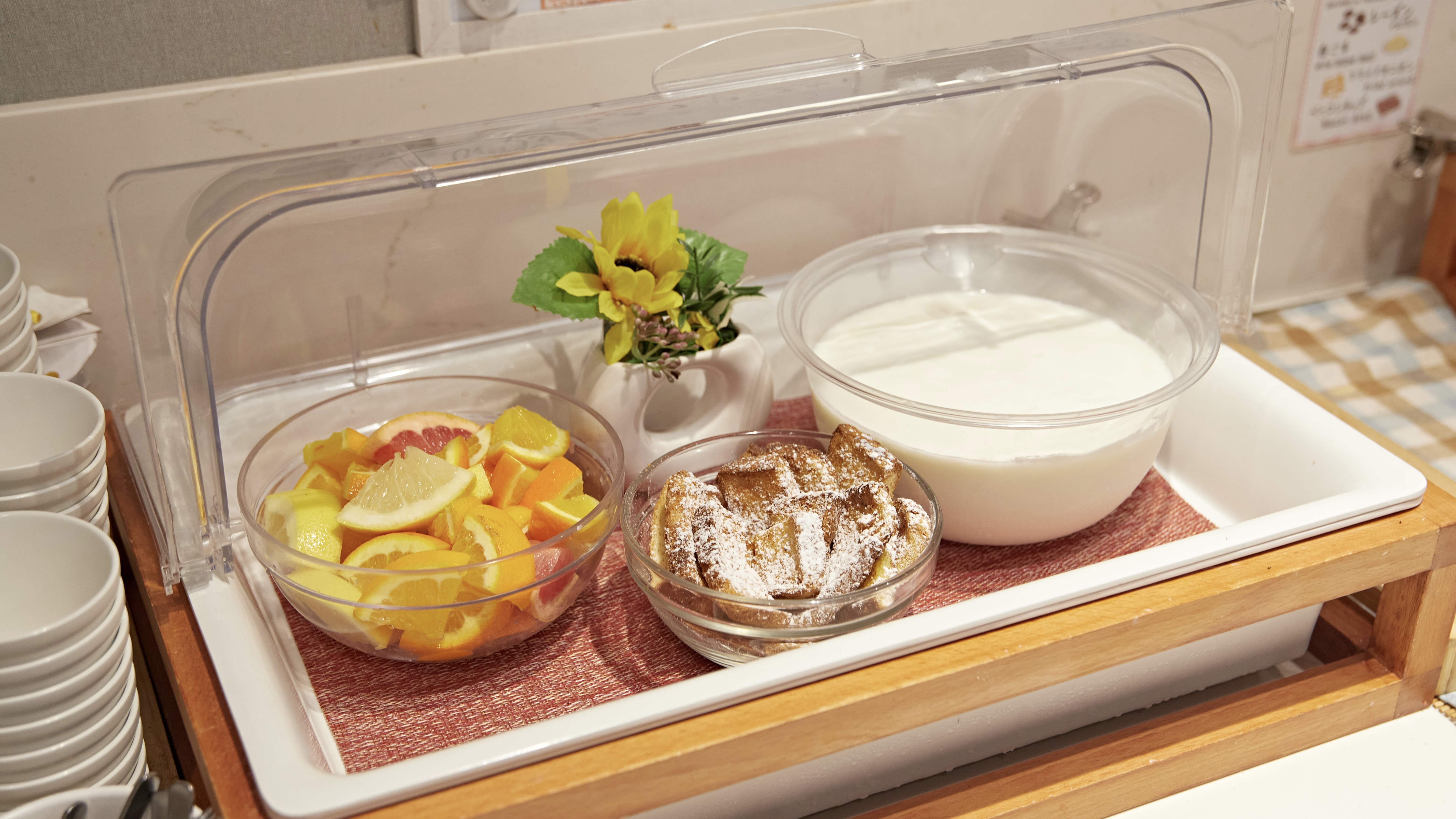 フルーツ、ヨーグルトなどのデザート