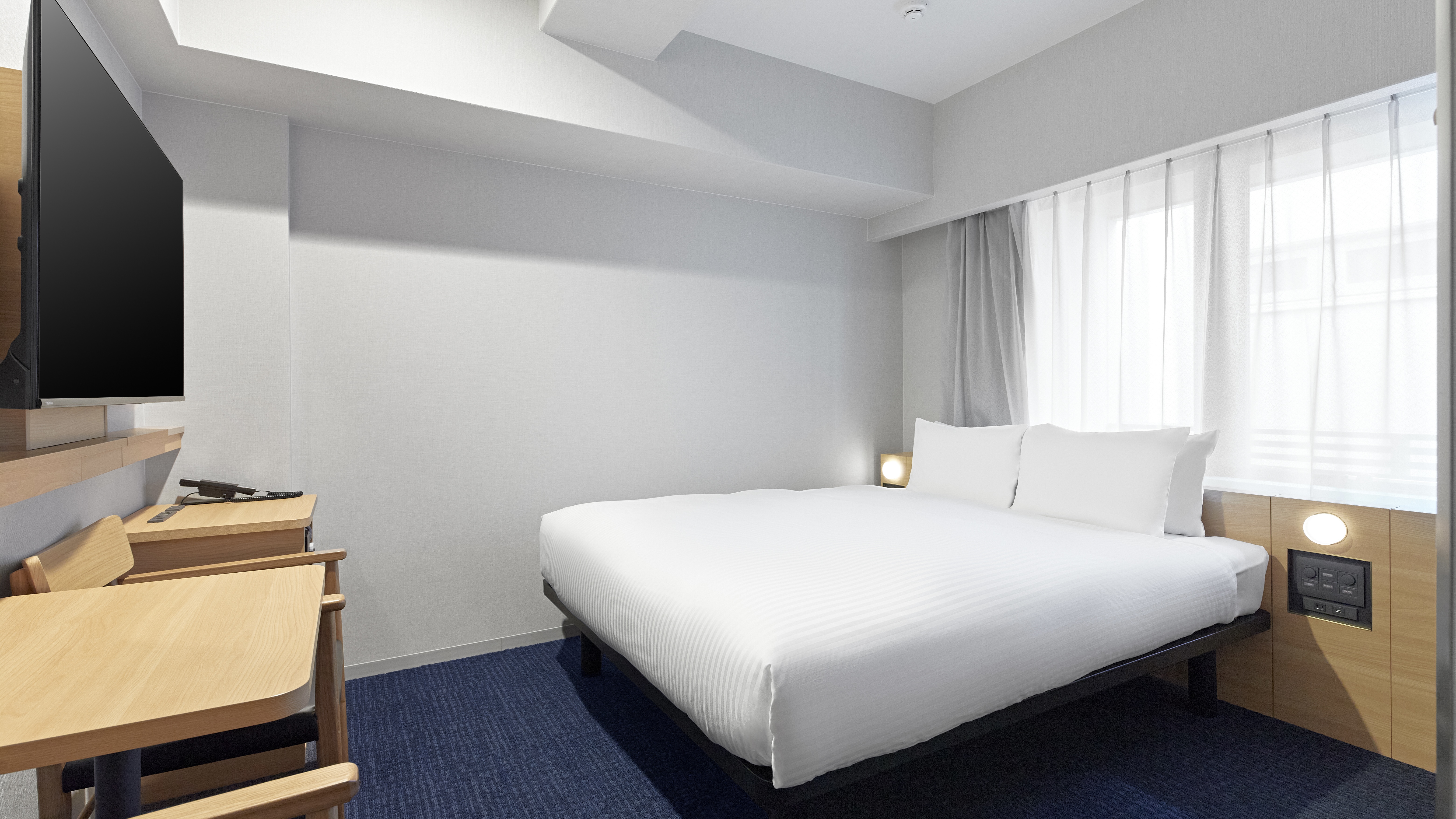 コンフォートダブル　テーブル付き