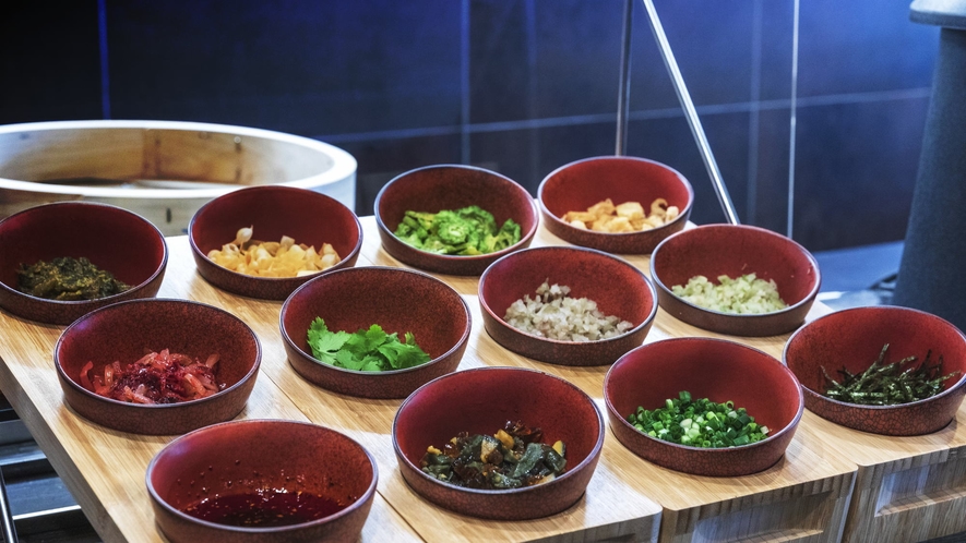 ■琉球チャイニーズ「Bon Fire」中華粥で愉しむ12種のトッピング