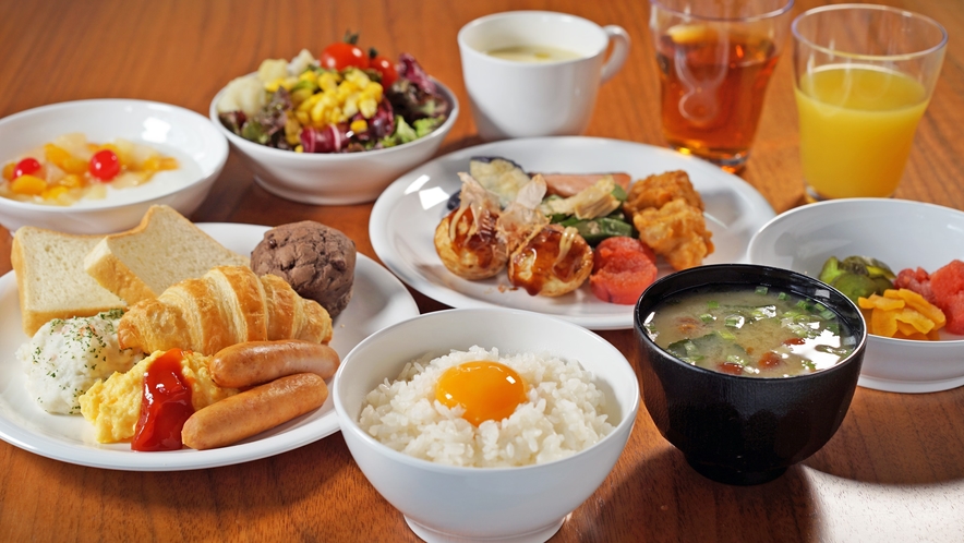 朝食(宿泊者限定)/和洋ビュッフェを中心に、充実した朝食をお楽しみください