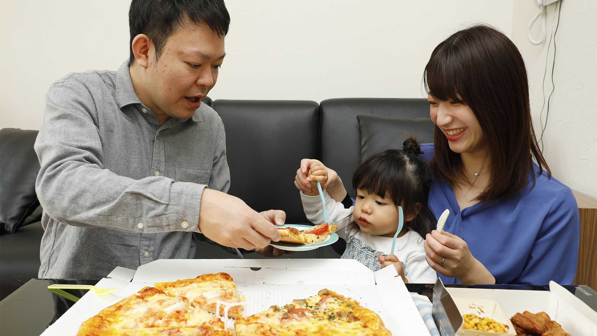 今日の夕食はパパも一緒！みんなで食べると美味しいね♪