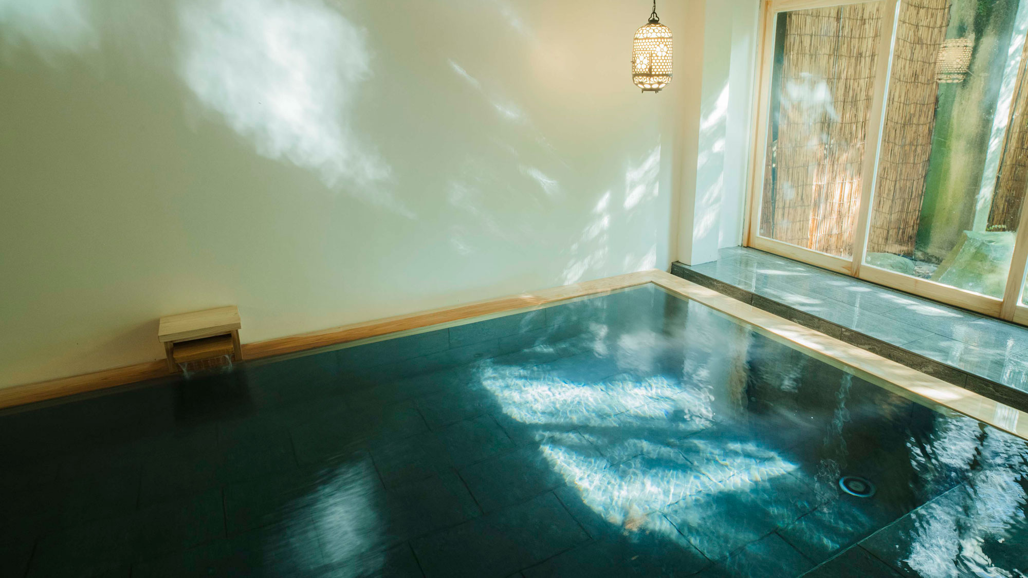 【月の湯】保湿効果が高く「美肌の湯」と名付けられています