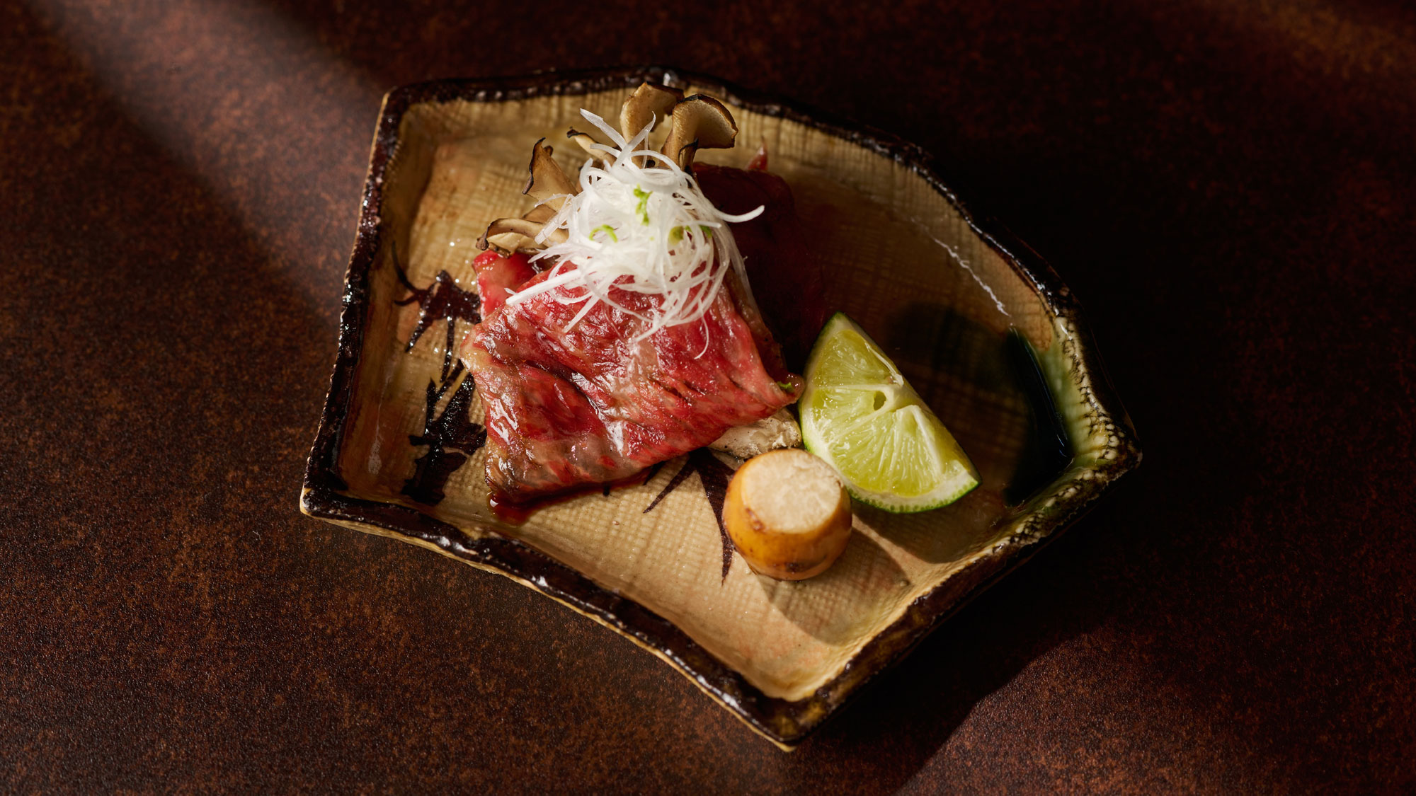 【秋の献立一例】黒毛和牛 黒舞茸 黄身漬け