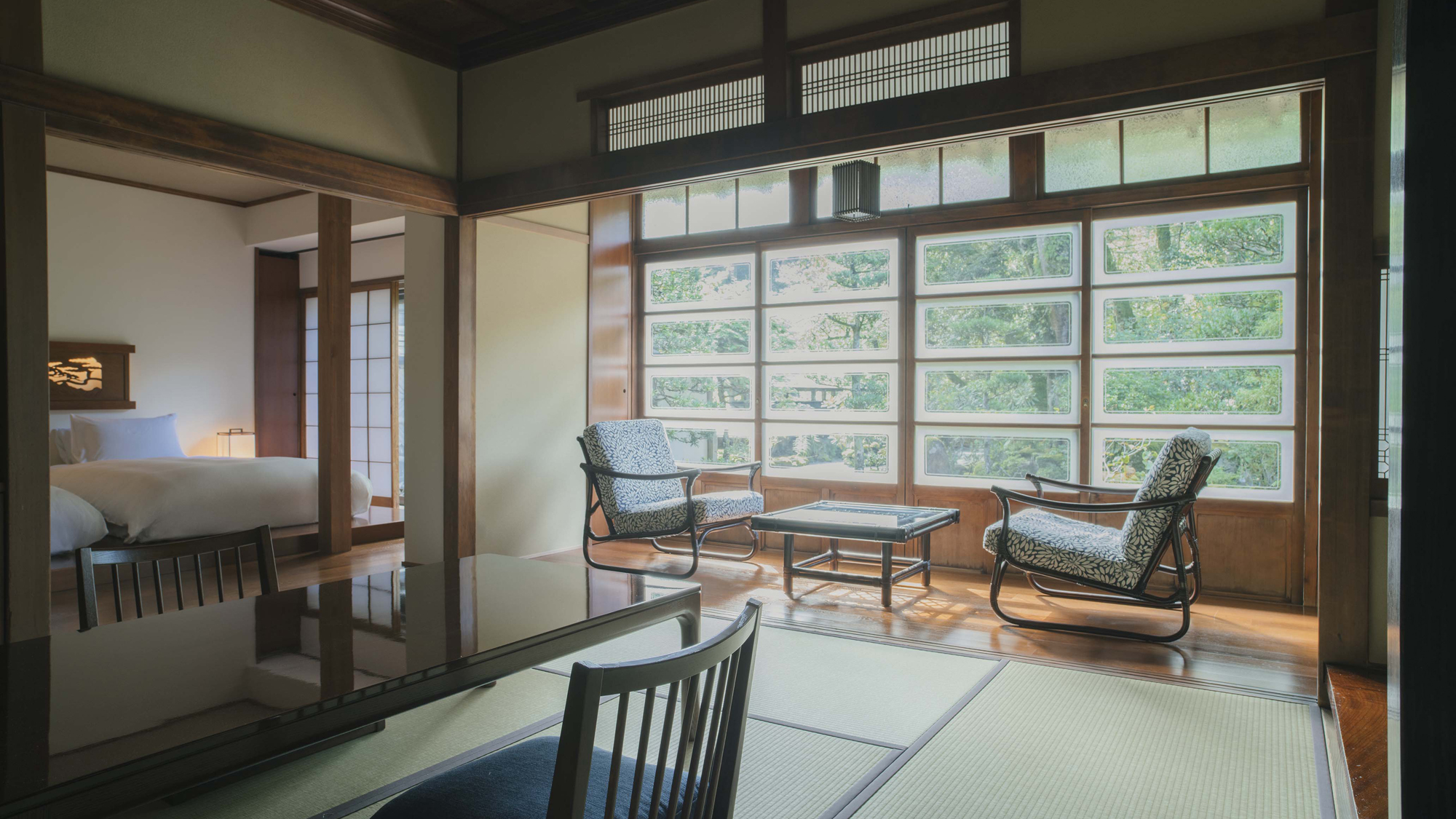 【葵】庭園を望むことができるノスタルジックな雰囲気の客室