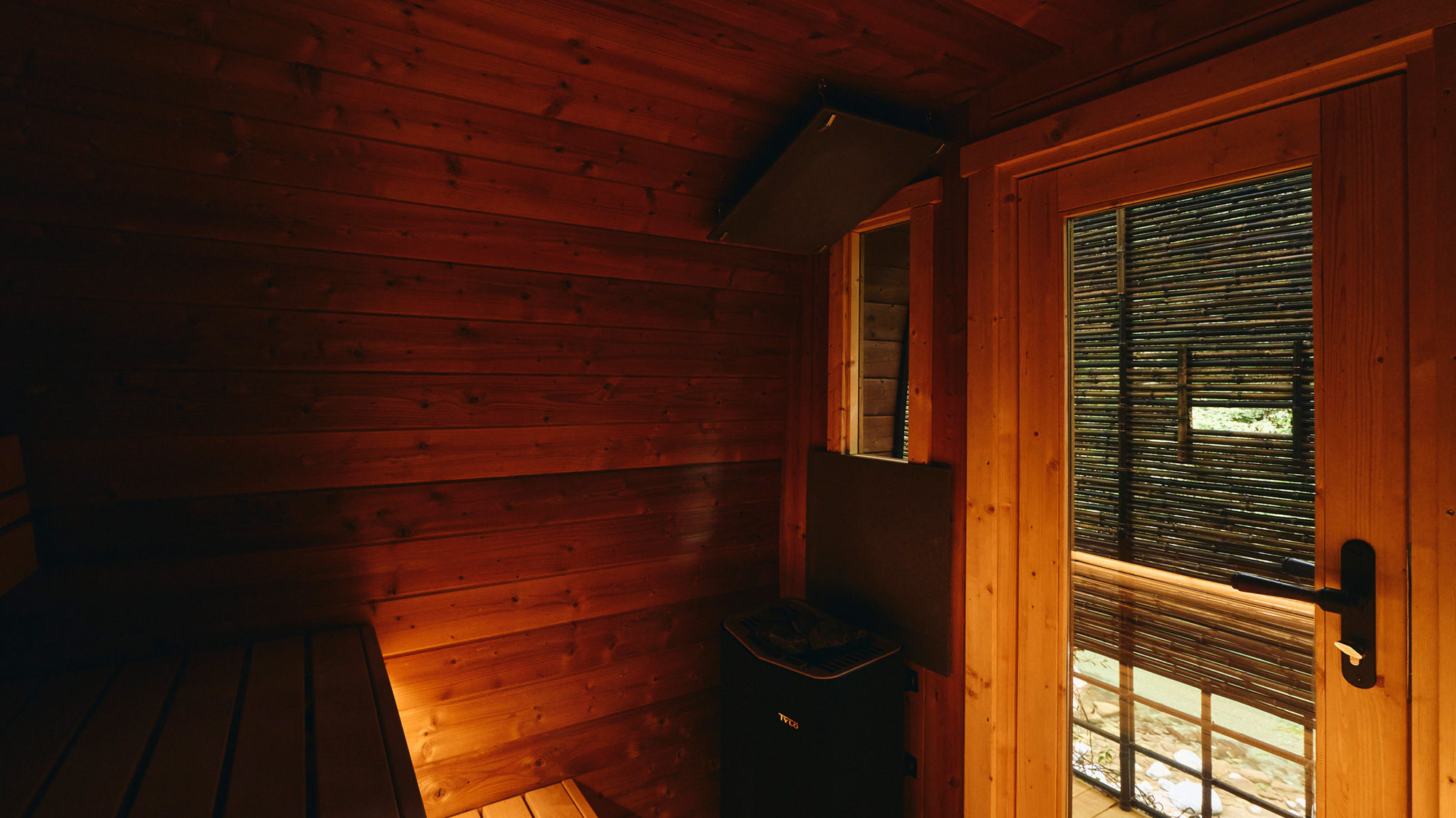 【北欧産スクエアバレルサウナ（星の湯）】バレルサウナならではの良さと快適さを持つサウナ