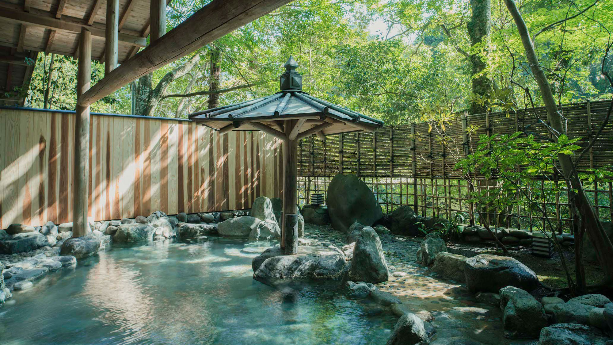 【星の湯】自然に抱かれた露天風呂