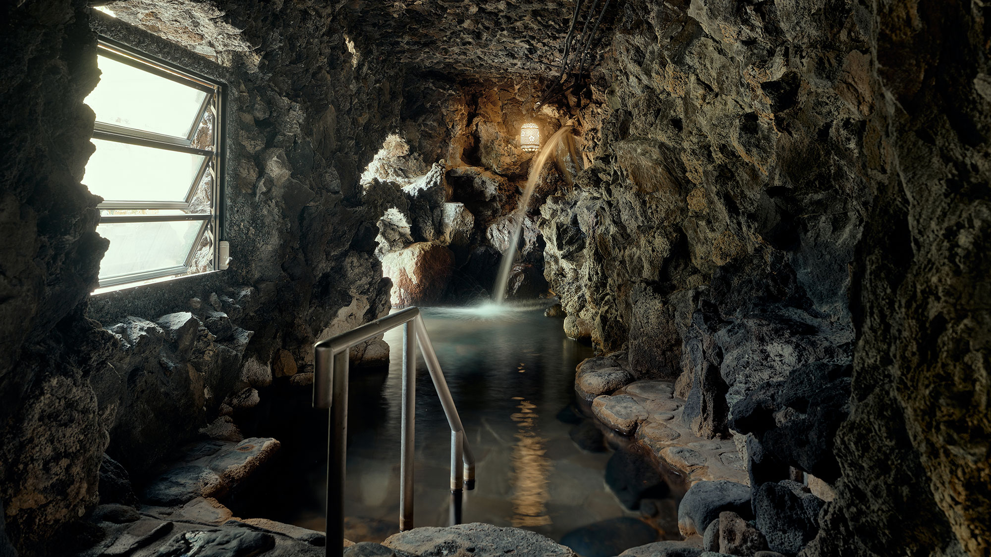 【天狗の湯】湯けむりに包まれた洞窟風呂