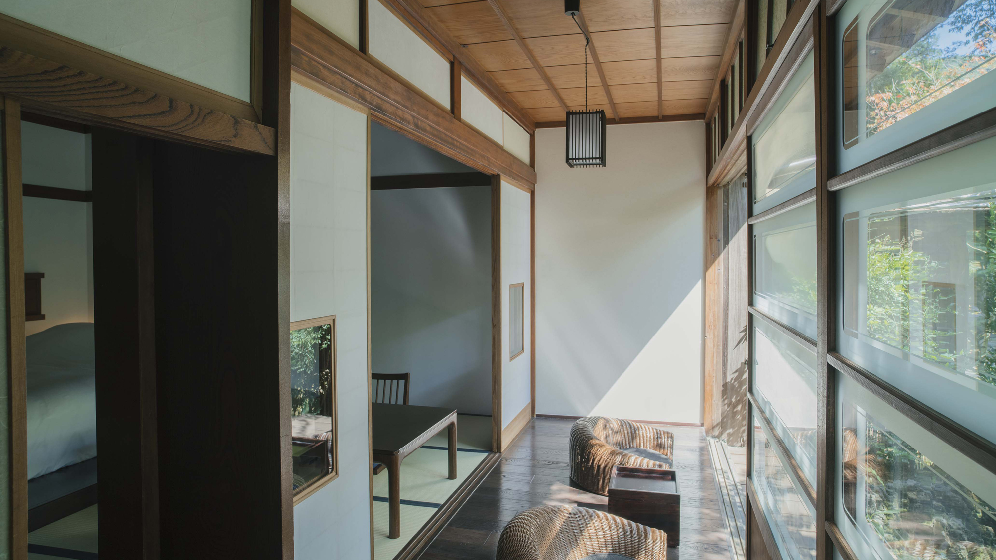 【山櫻花】縁側に座りお庭を眺めるひと時