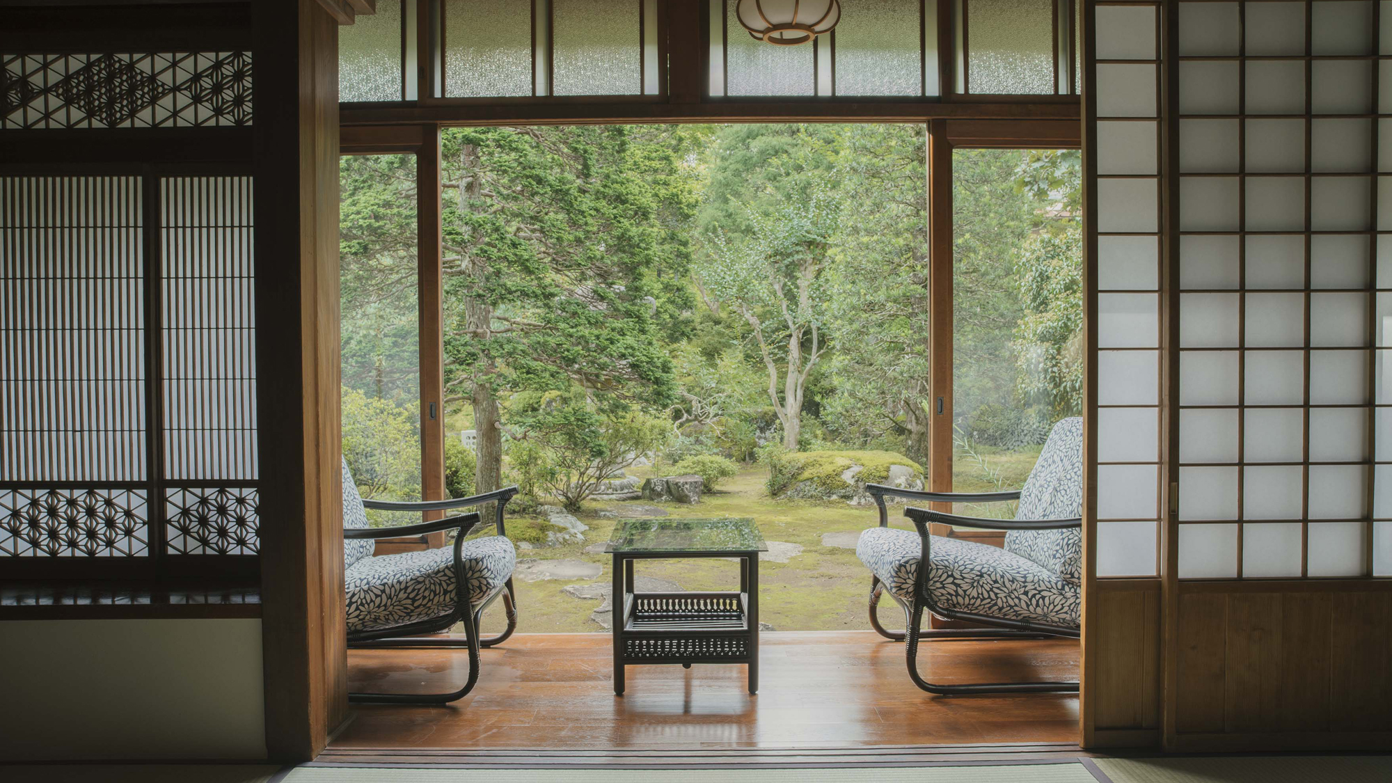 【浮舟】春には桜の巨木から舞い散る花吹雪の風景が愉しめます