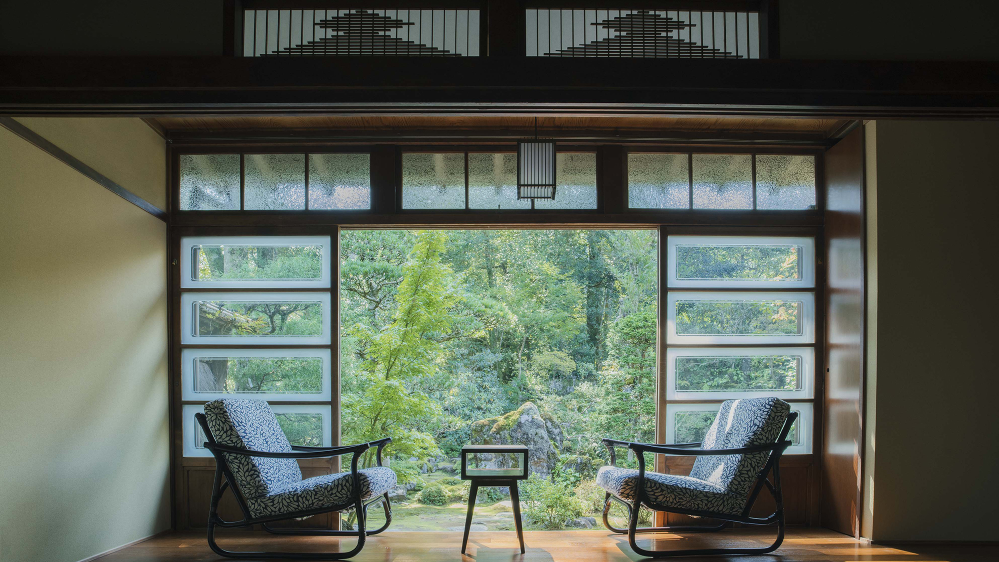 【菫】四季の美しい景色に包まれた庭園に 時の流れを静かに感じる情緒溢れる客室