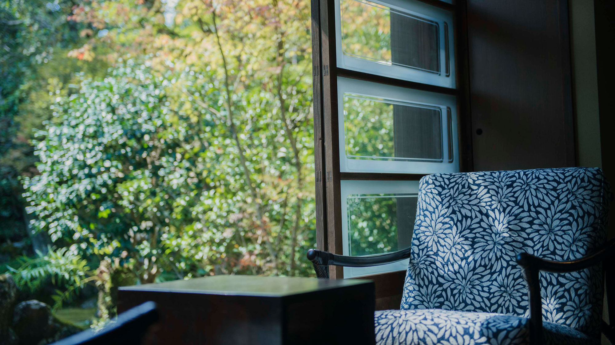 【菫】窓からは美しいお庭が見渡せます