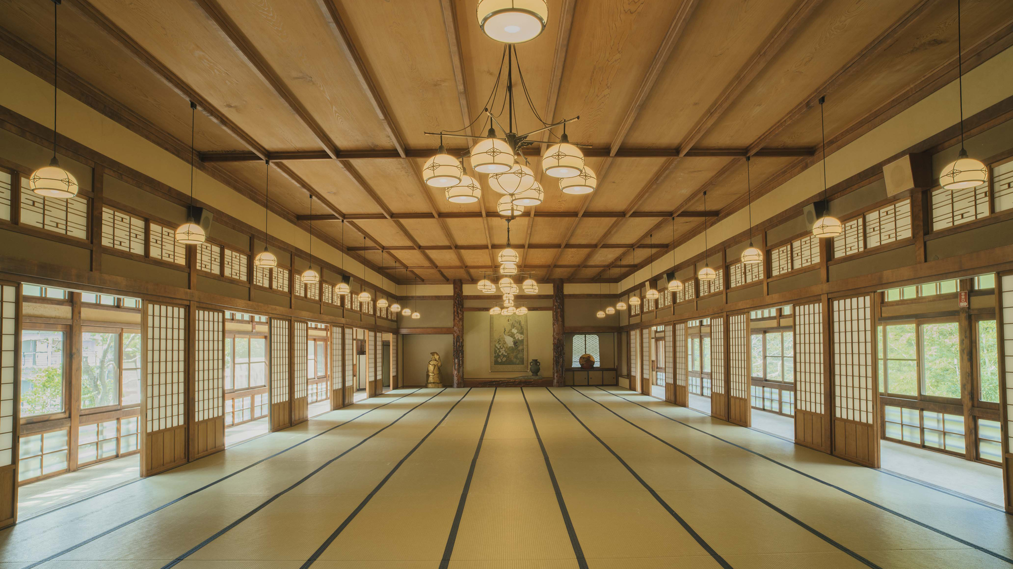 【紫檀の間】眠雲亭の二階にあり、60名様までご利用いただける108畳の大広間