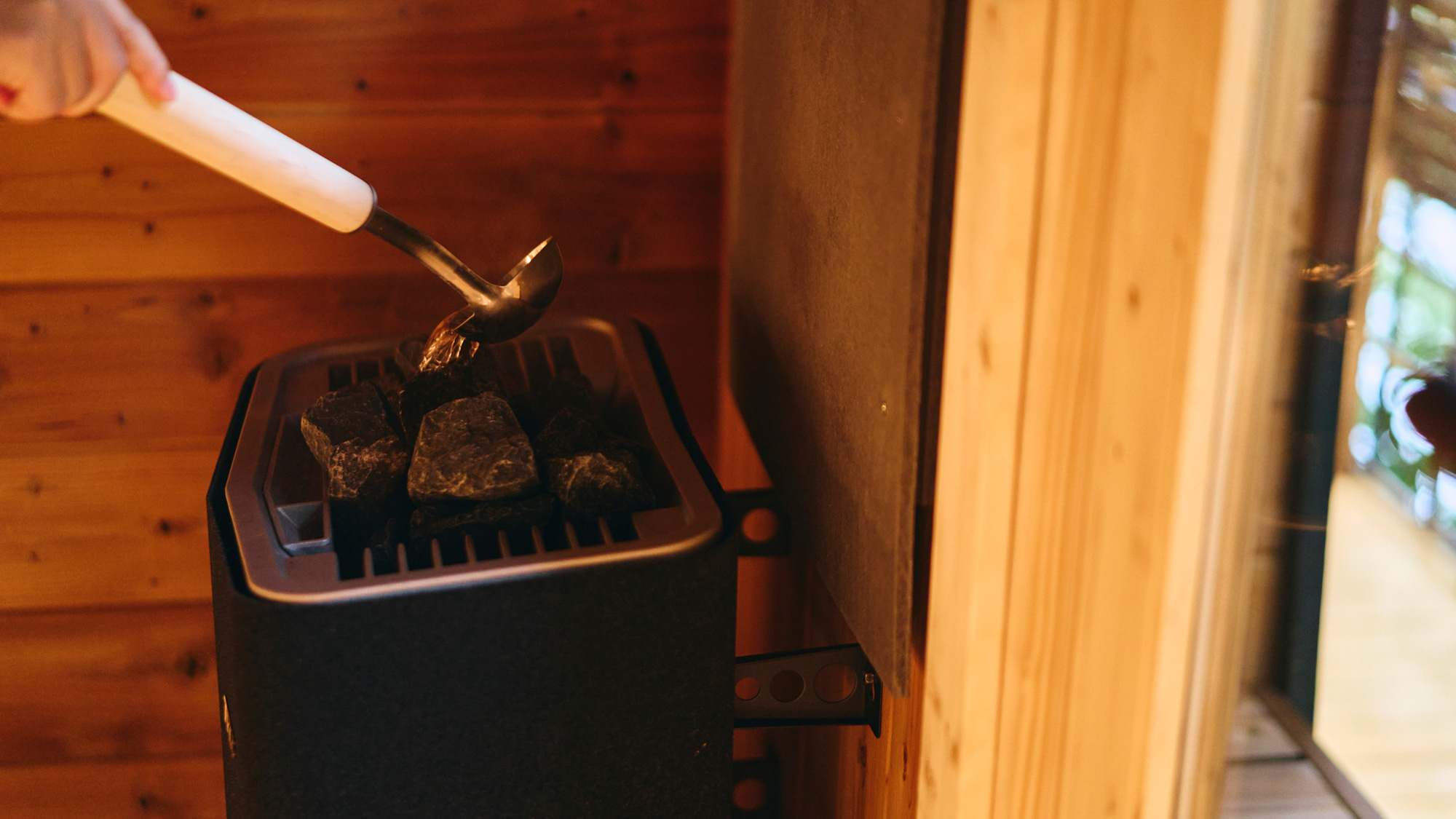 【北欧産スクエアバレルサウナ（星の湯）】セルフロウリュも愉しめます