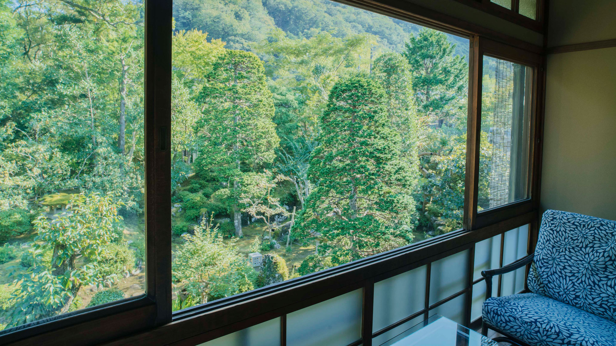 【松風】美しい深緑が広がる風景に風を感じる客室