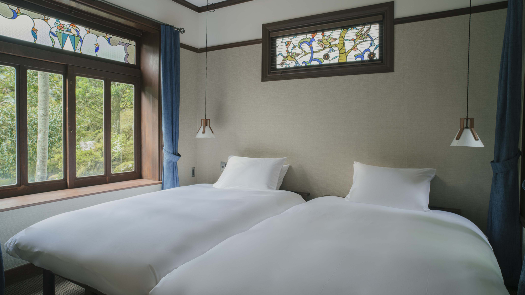 【浮舟】ステンドグラスが印象的なベッドルーム