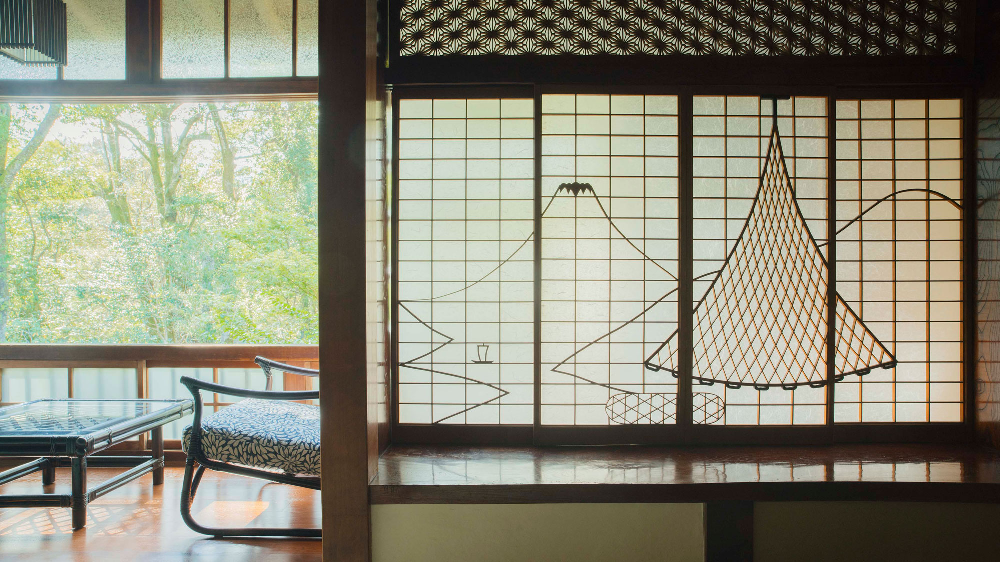 【露草】「投網」と 「富士山」の組子細工が目を引く 縁起の良い客室