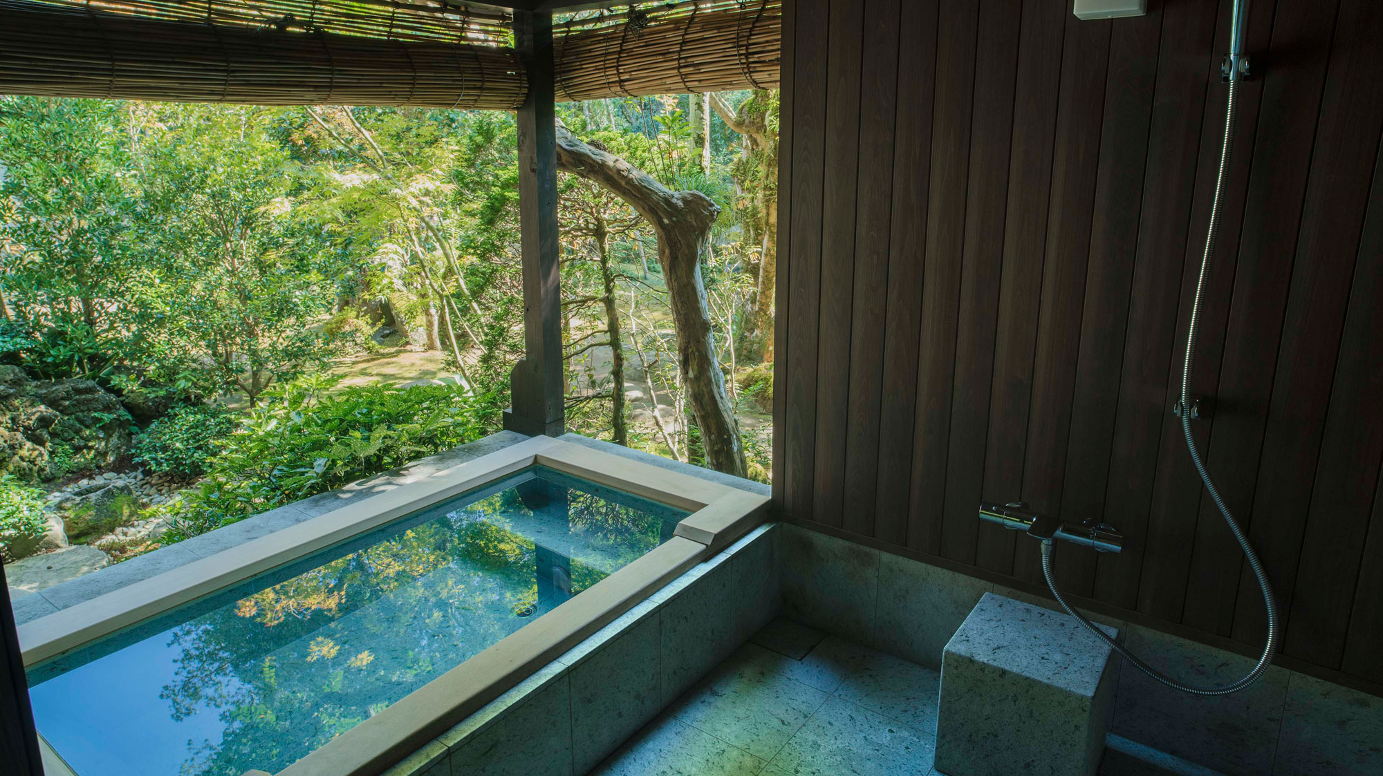 【山櫻花】四季の移ろいを感じられる源泉かけ流し露天風呂