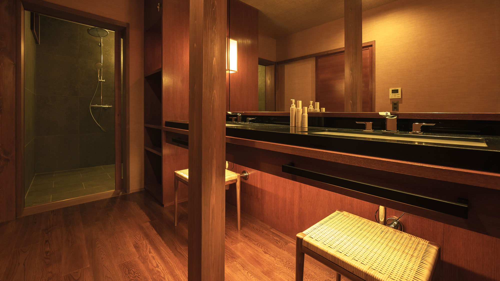 【石楠花】3つの寝室は独立した洗面所と浴室を備えております