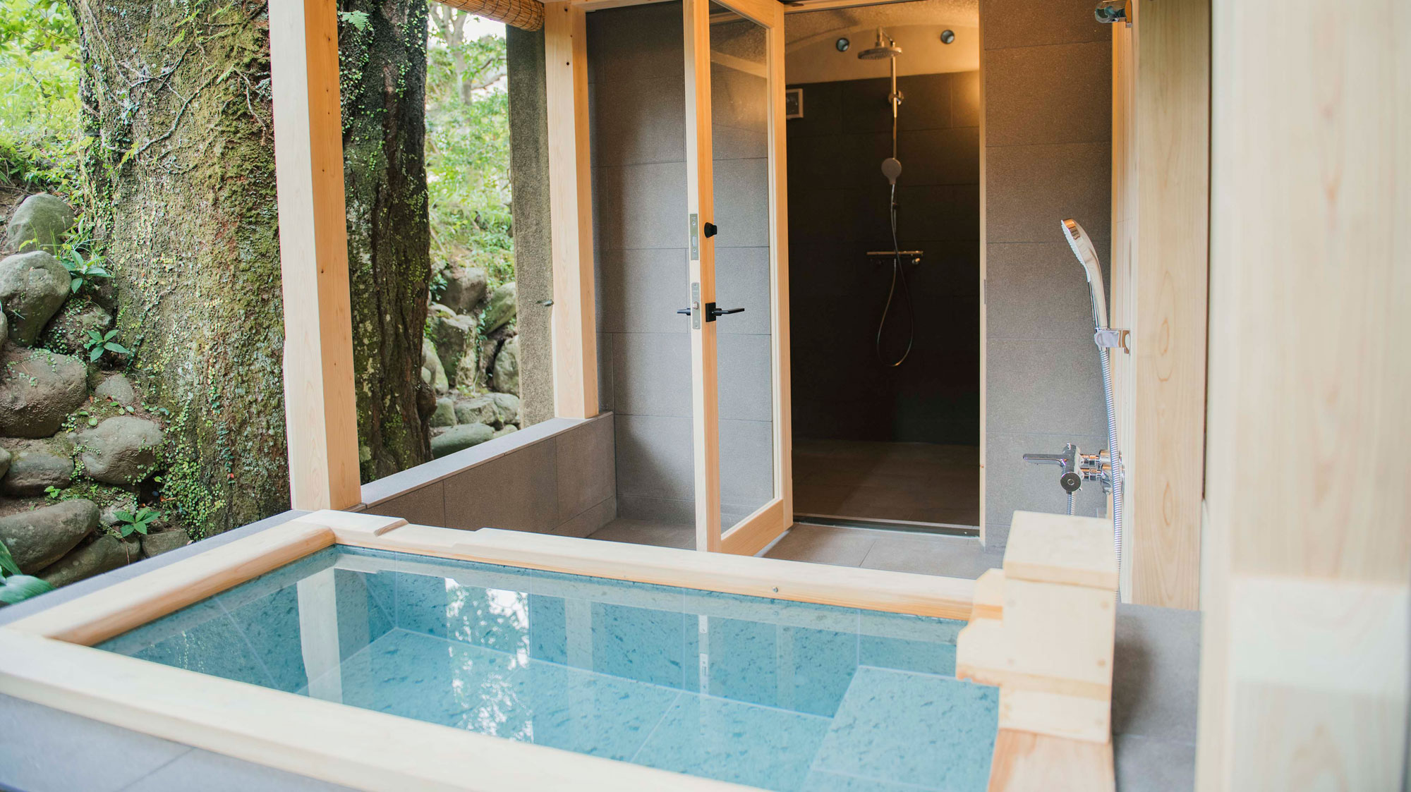 【浮舟】源泉かけ流し露天風呂を備えた贅沢な客室