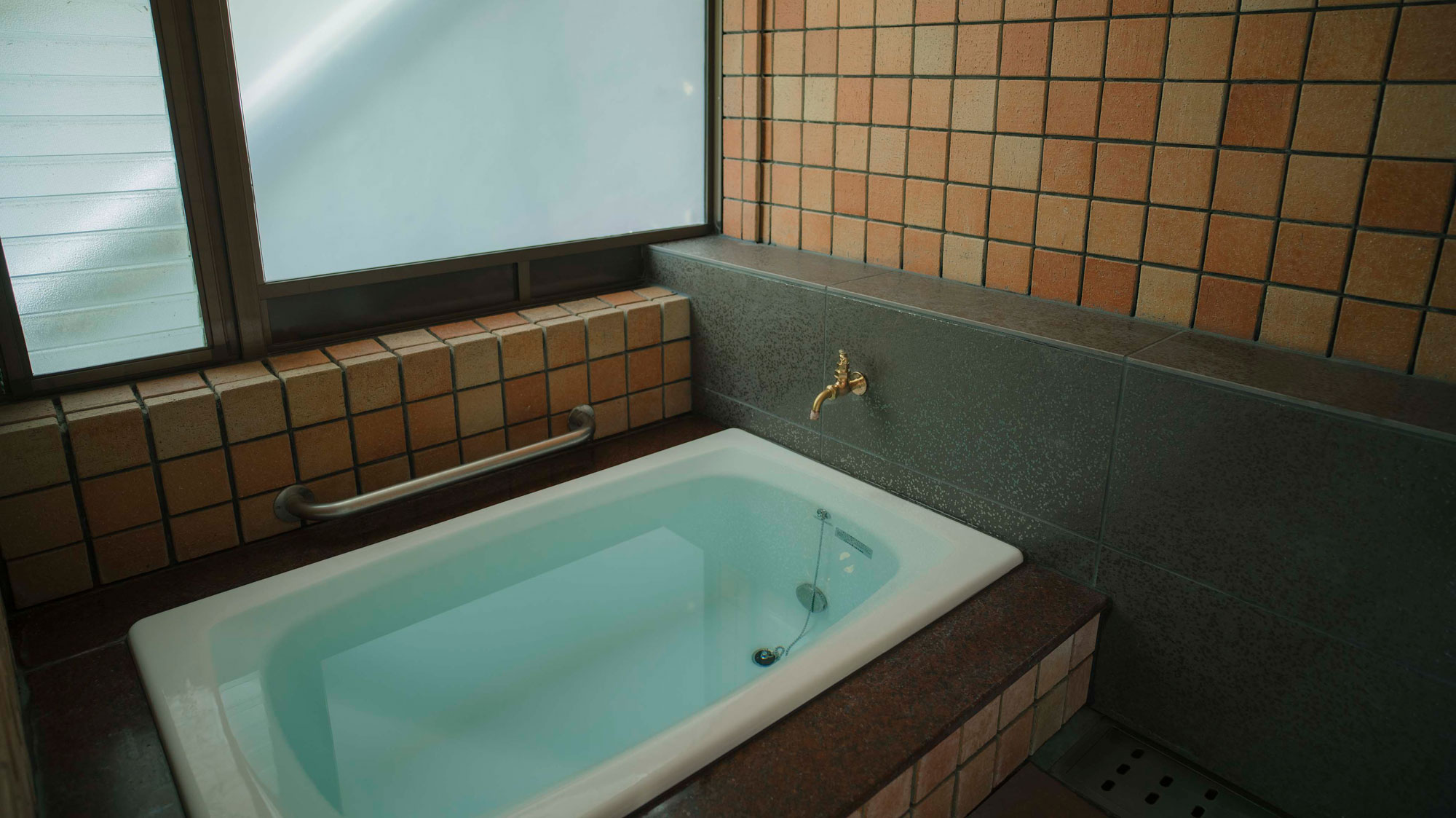 【椿】源泉かけ流しのお湯が愉しめる内風呂