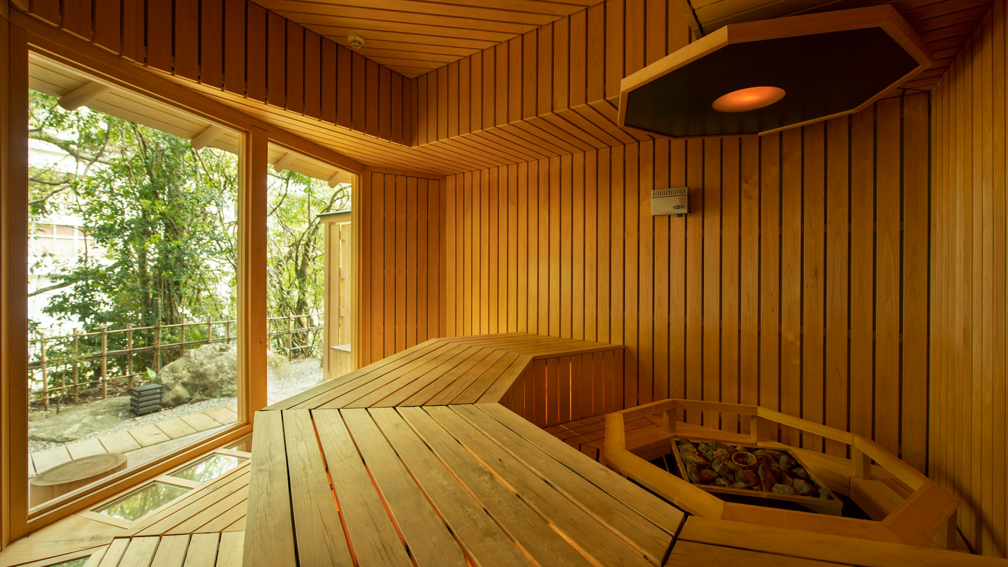 【茶室サウナ（月の湯）】茶室を思わせる風情のある造りをお愉しみいただけます