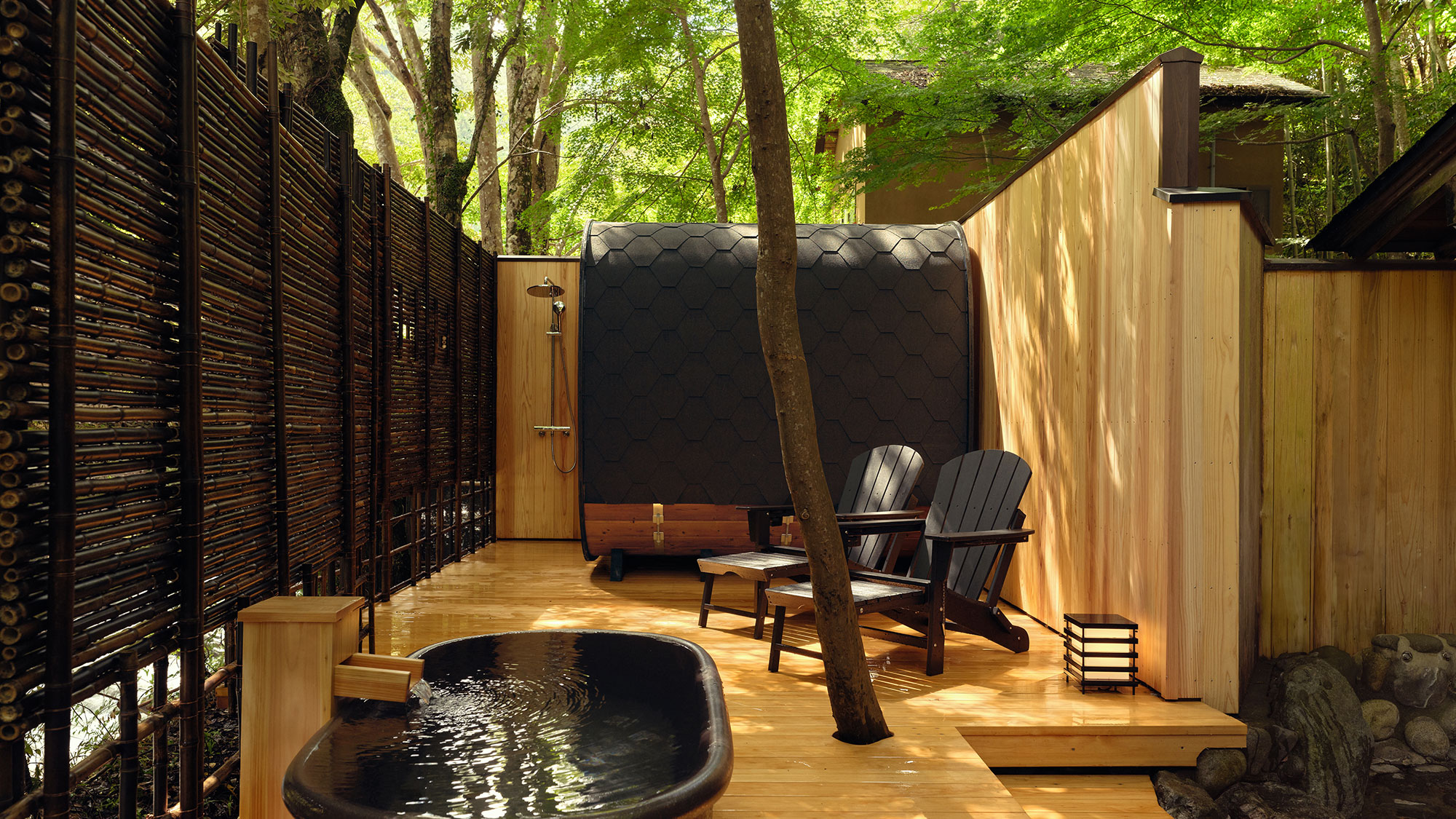 【星の湯】サーモウッドの香りがふわりと漂い 足元から体の奥までじんわりと温めてくれます