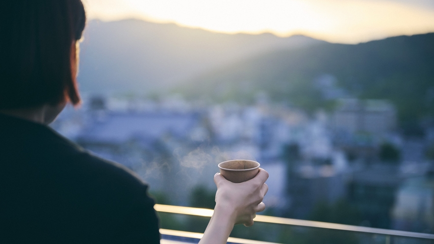 ルーフトップラウンジ「空庭テラス」一日の始まりに爽やかな朝のコーヒータイムはいかがでしょうか