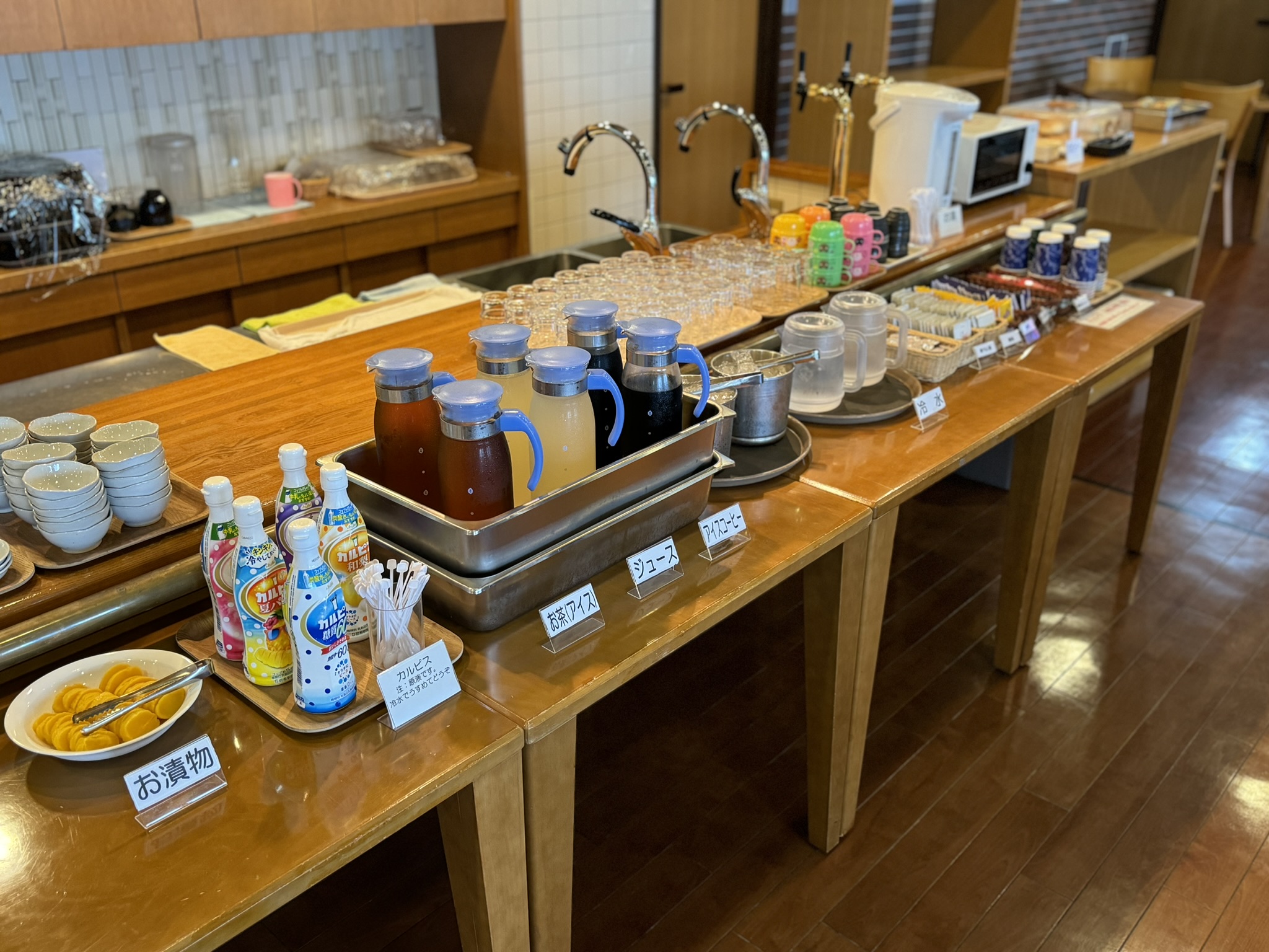 リヴェール勝山　朝食イメージ　ドリンクコーナー