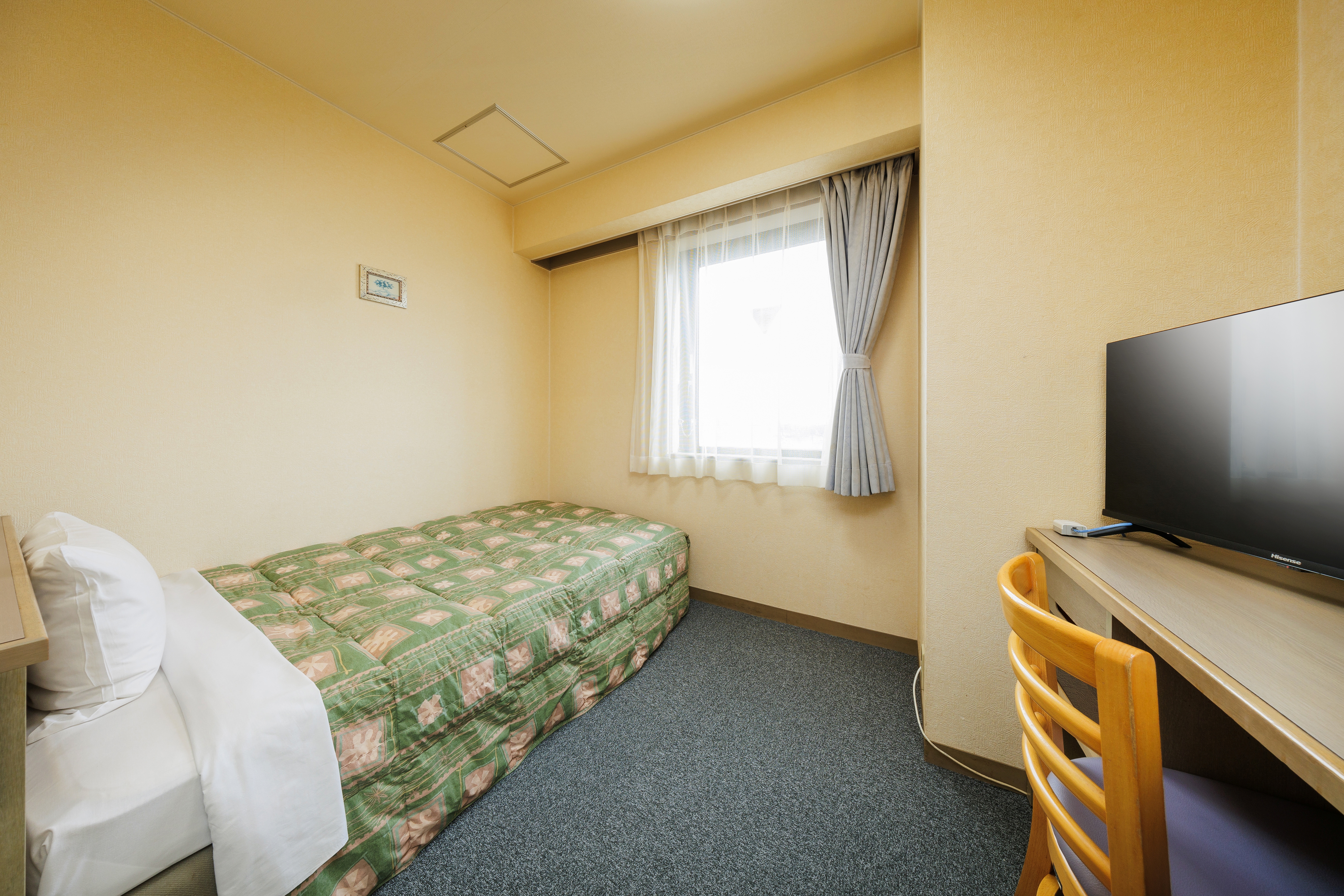 シングルルーム◆広さ：10平米◆ベッド幅：110cm