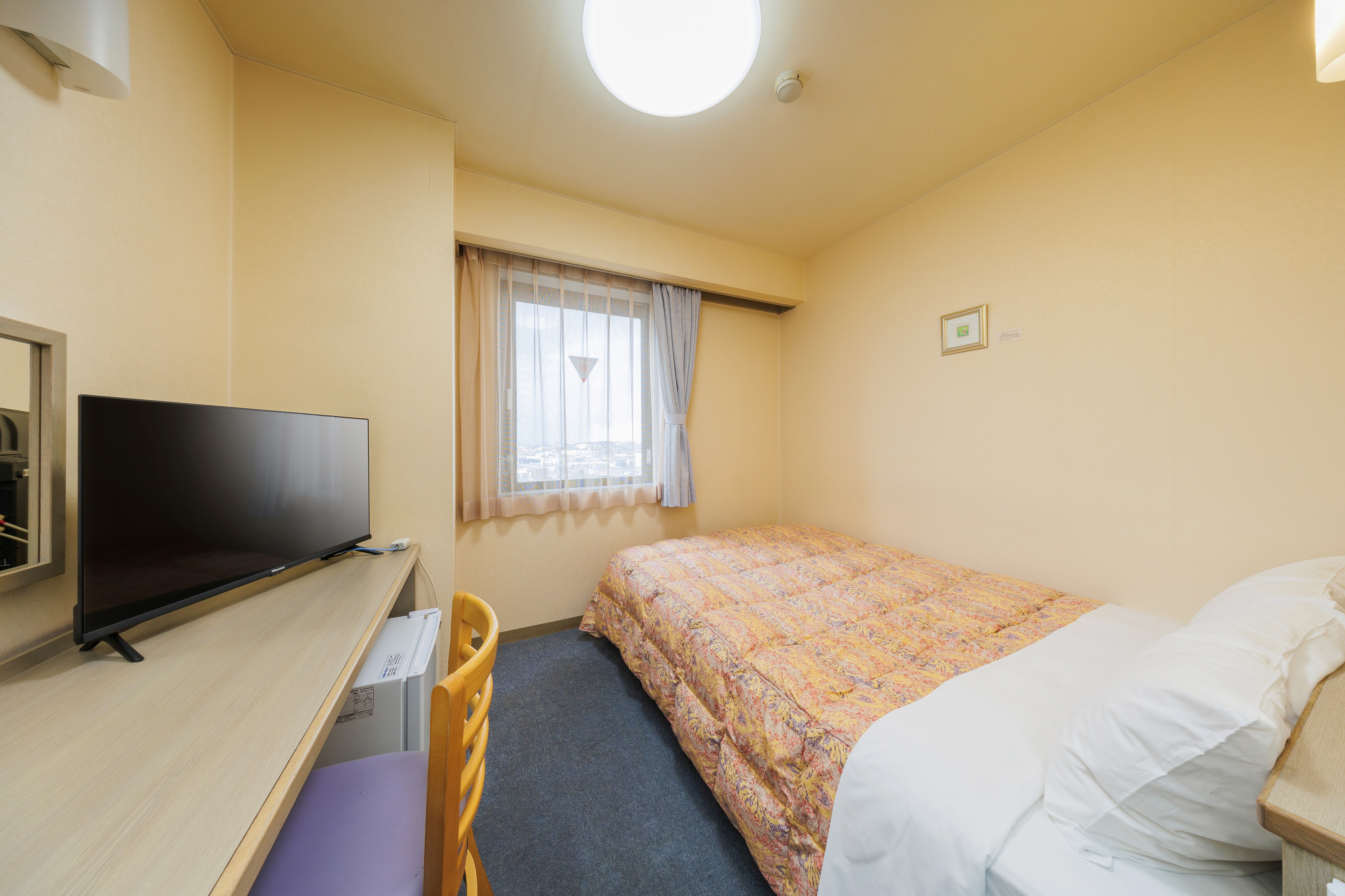 ダブルルーム◆広さ：13平米◆ベッド幅：140cm