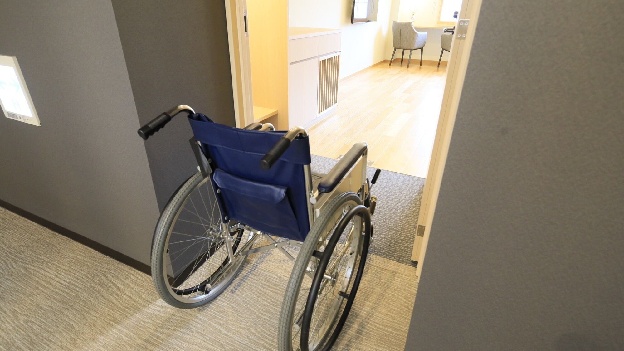 【リニューアル西館客室】車椅子のまま入室可能なバリアフリー対応