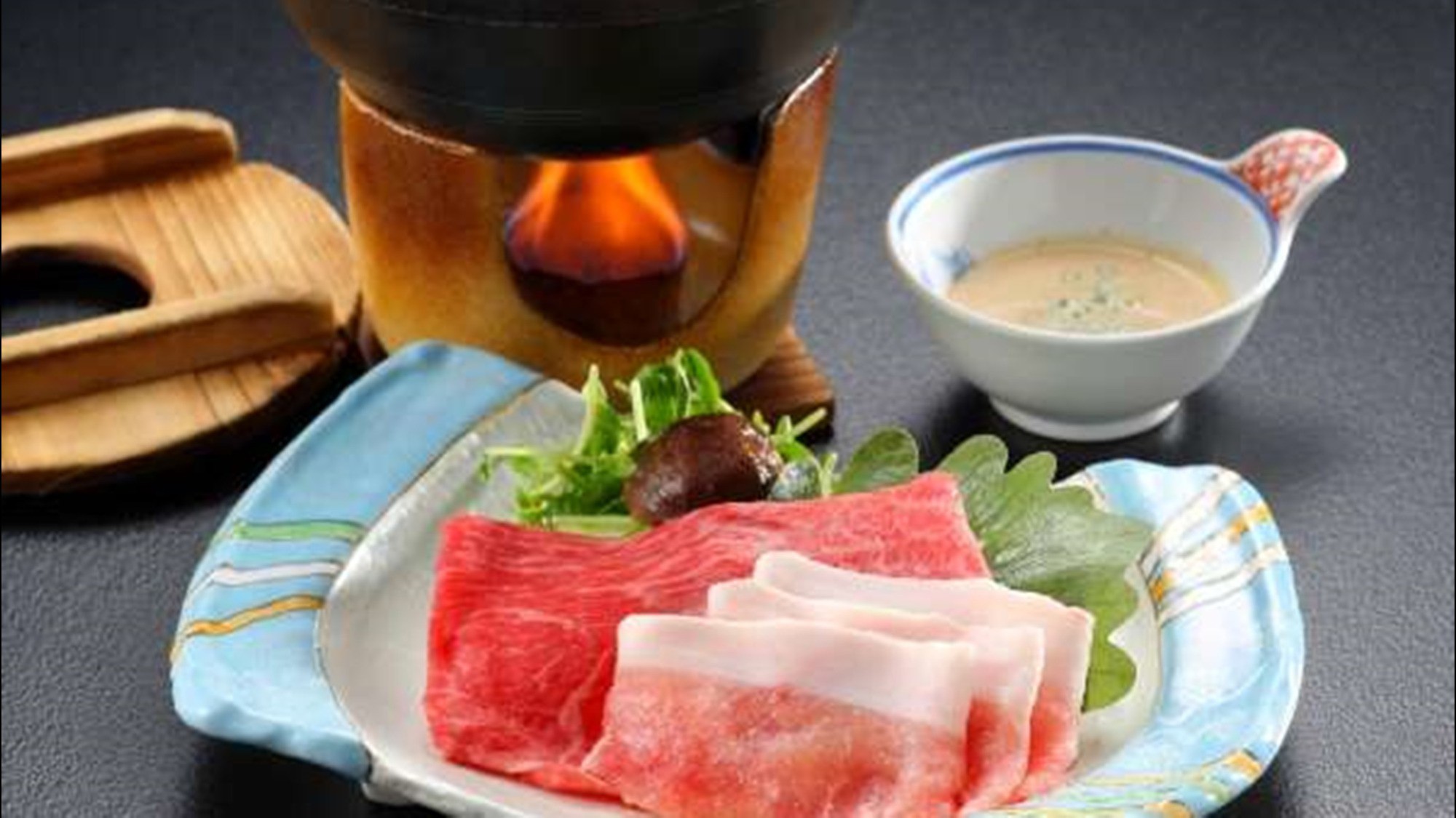 山形牛と米の娘ぶたの合い盛りのしゃぶしゃぶ