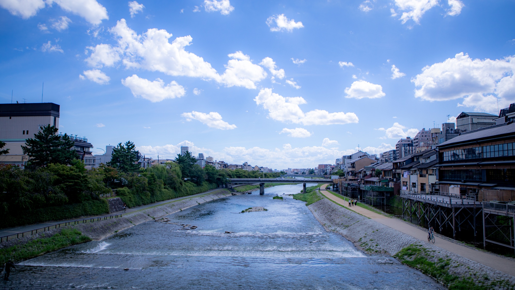 【京都観光イメージ】鴨川　| 徒歩約10分