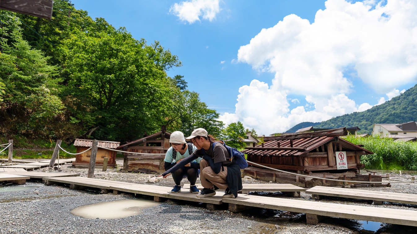 【夏の奥日光を満喫！】3名以上で5％OFF！散策セット付★にごり湯とご当地ビュッフェを堪能＜2食付＞