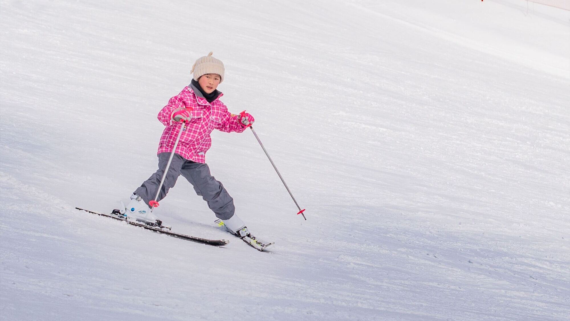 お子様のスキーデビューにおススメ！ホテルから車で2分の奥日光湯元スキー場　※イメージ