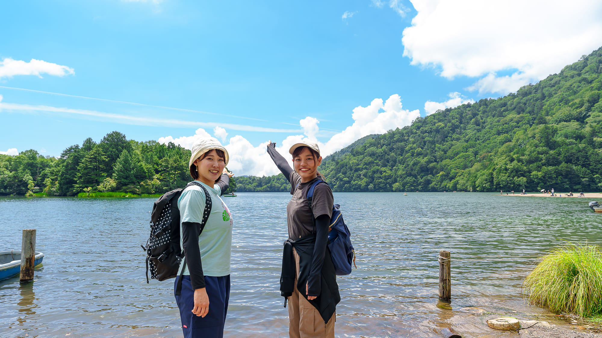 湯ノ湖をバックに記念撮影♪
