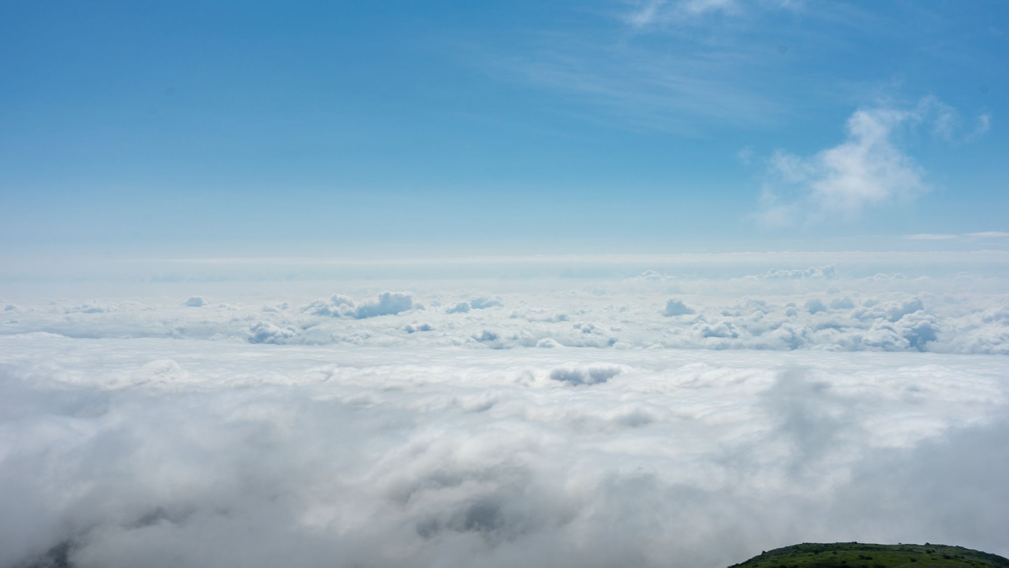 【茶臼岳からの雲海と青空】