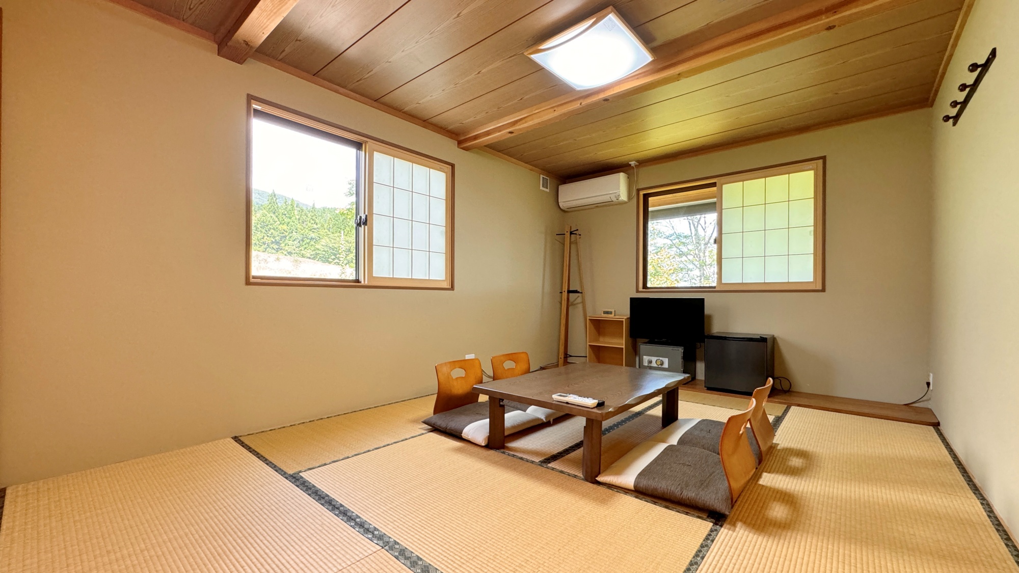 【客室】和室12畳　 畳のお部屋で、ごゆるりとお寛ぎ下さい。