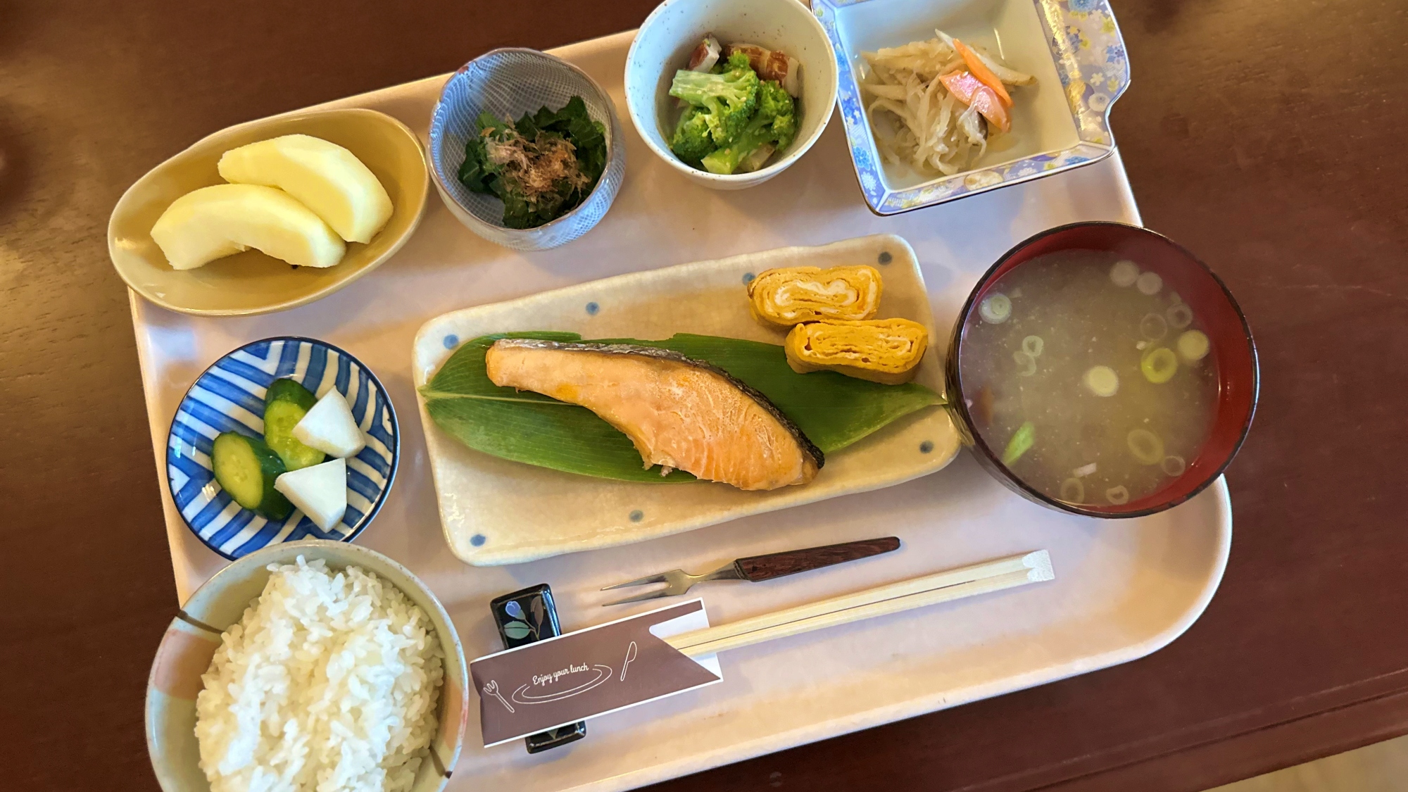 朝食は副菜が日替わりで飽きが来ません♪